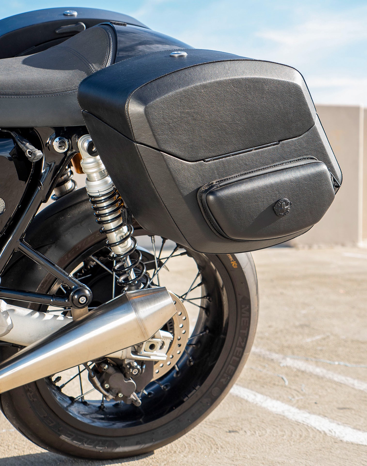 24L - Ironclad Quick-Mount Medium Triumph Thruxton RS Leather Wrapped Hard Saddlebags Life Style 2