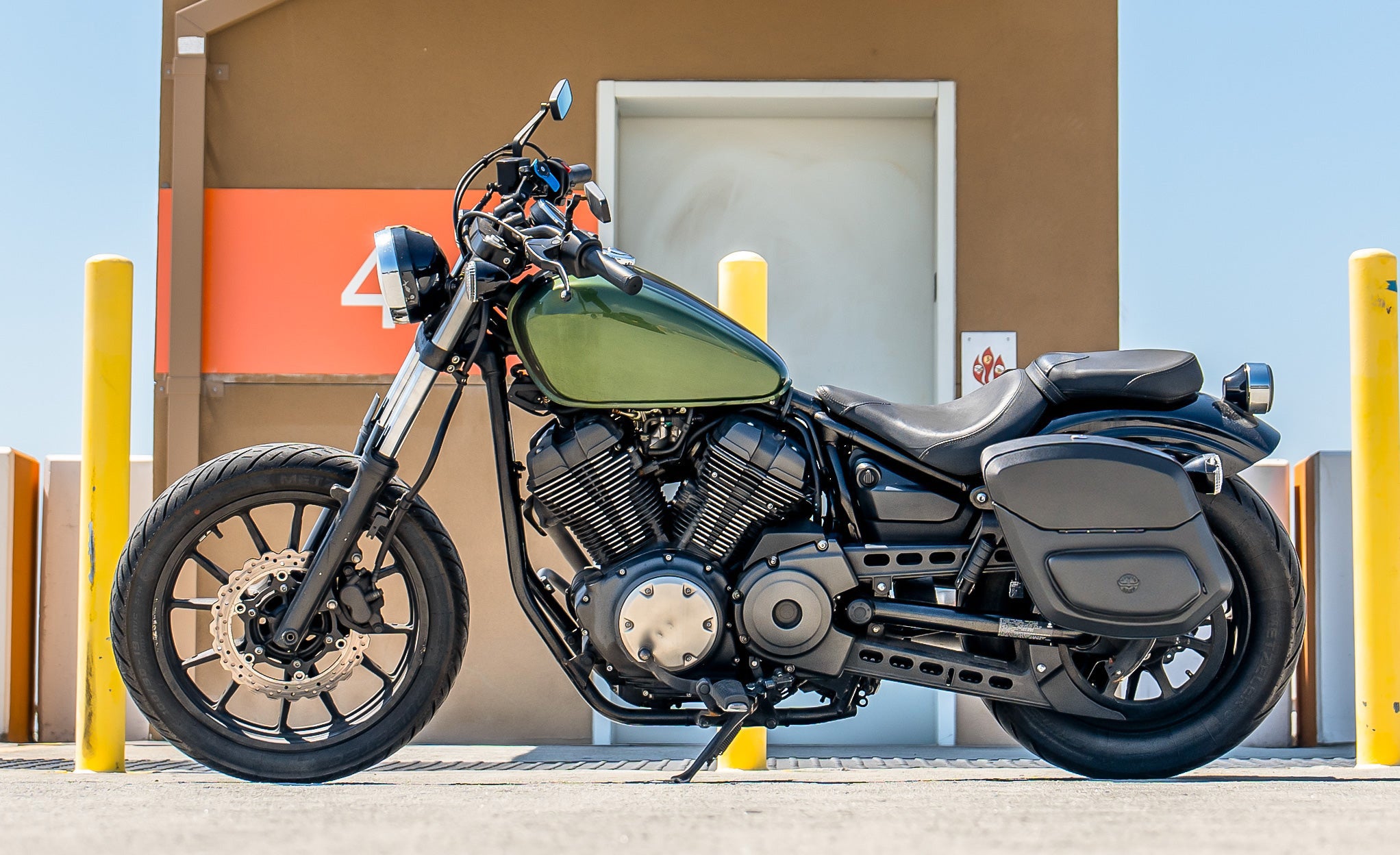 24L - Ironclad Quick-Mount Medium Yamaha Bolt Specific Leather Wrapped Hard Saddlebags Life Style Photo @expand