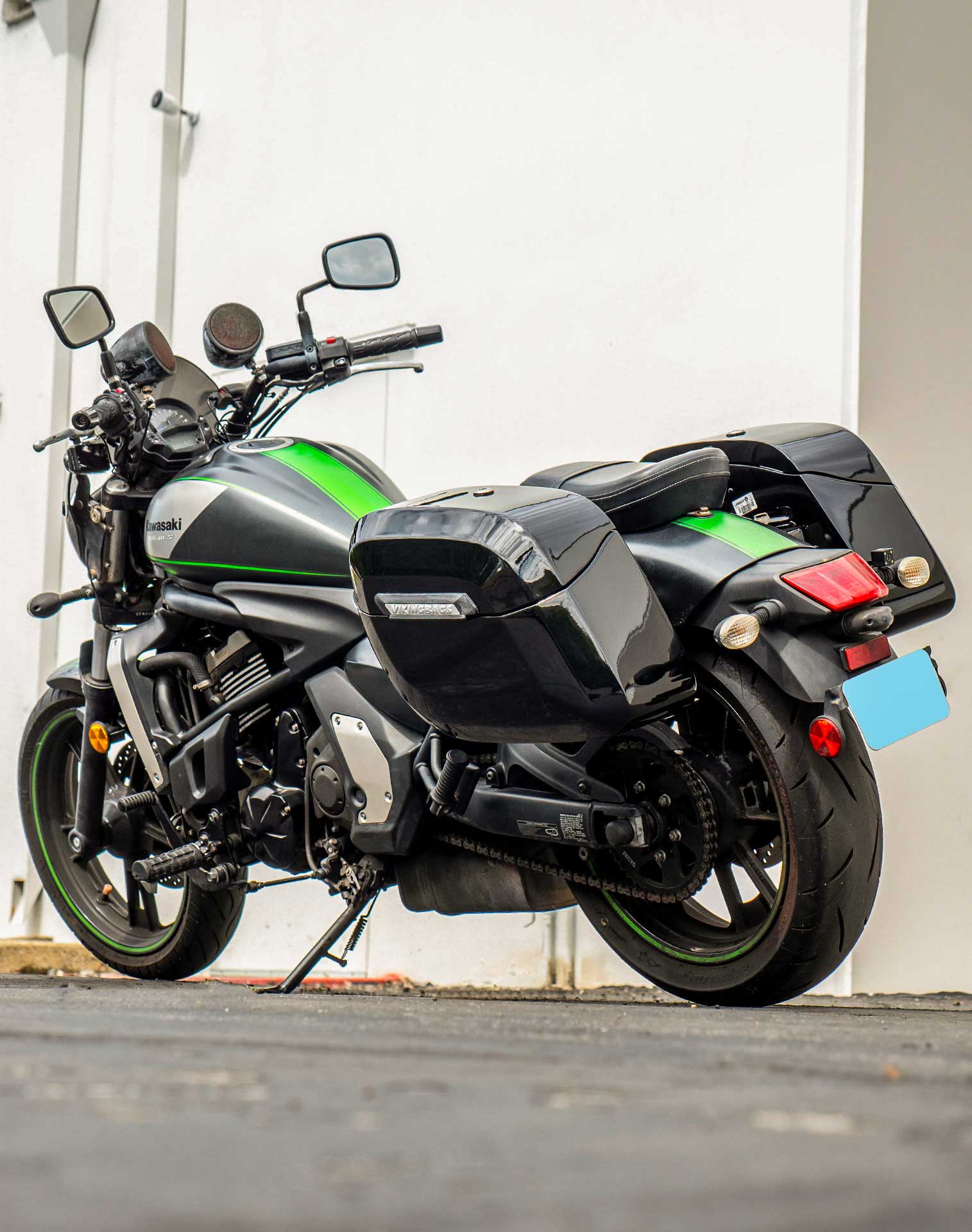 40L - Lamellar Raven Extra Large Kawasaki Vulcan S VN650 Painted Motorcycle Hard Saddlebags v1