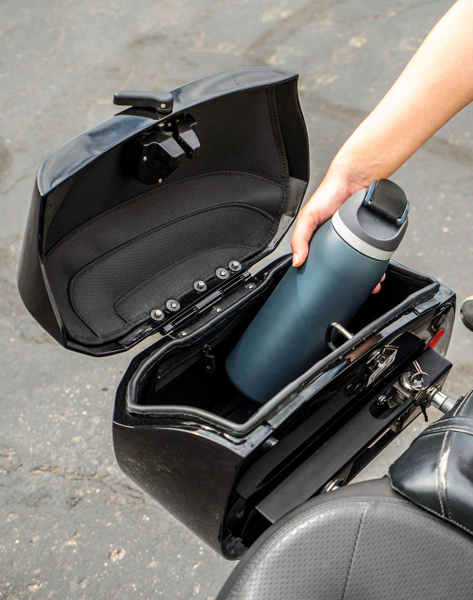 40L - Lamellar Raven Extra Large Kawasaki Vulcan S VN650 Painted Motorcycle Hard Saddlebags v4