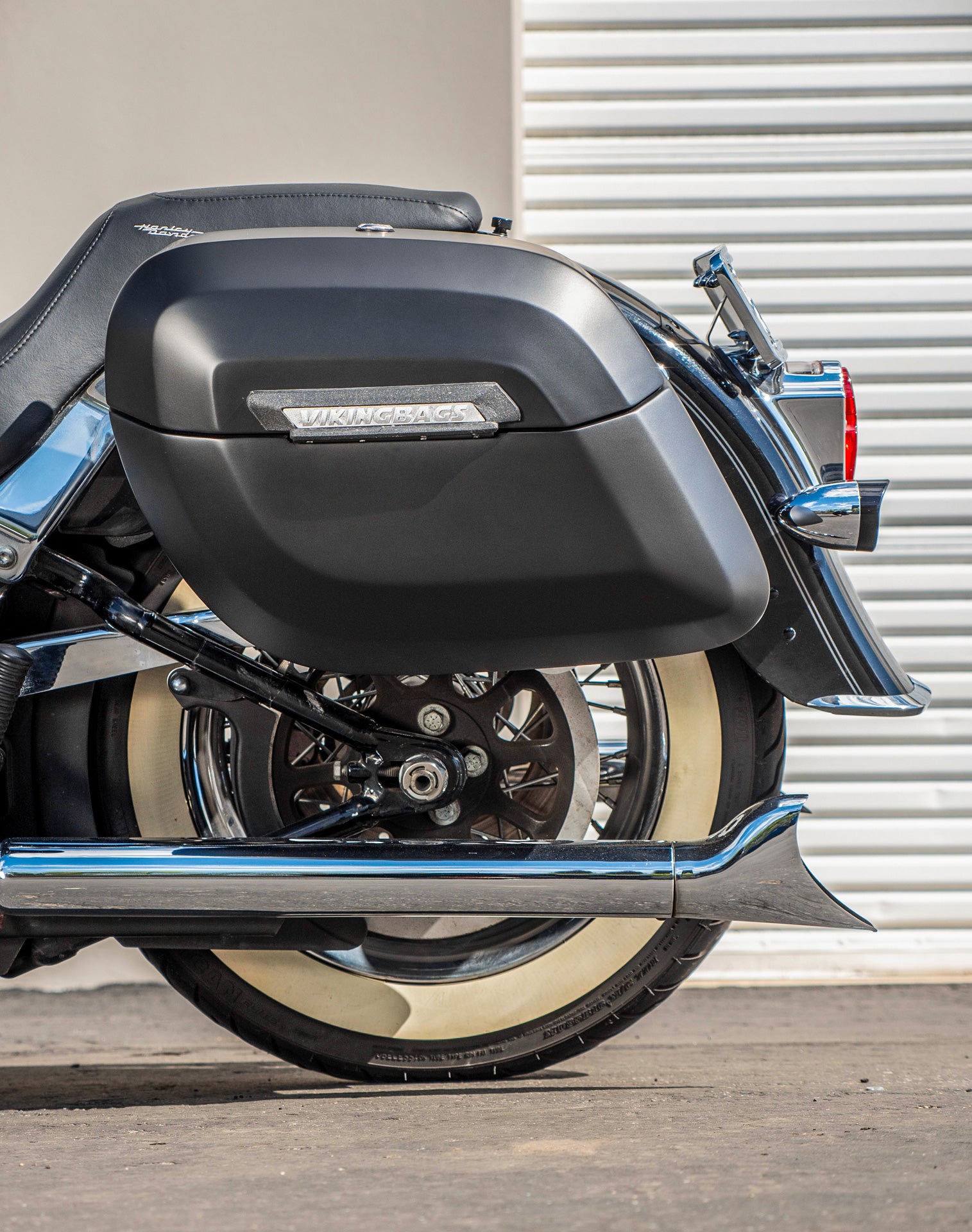 40L - Lamellar Raven Extra Large Matte Motorcycle Hard Saddlebags for Harley Softail Deluxe FLSTN/I v2