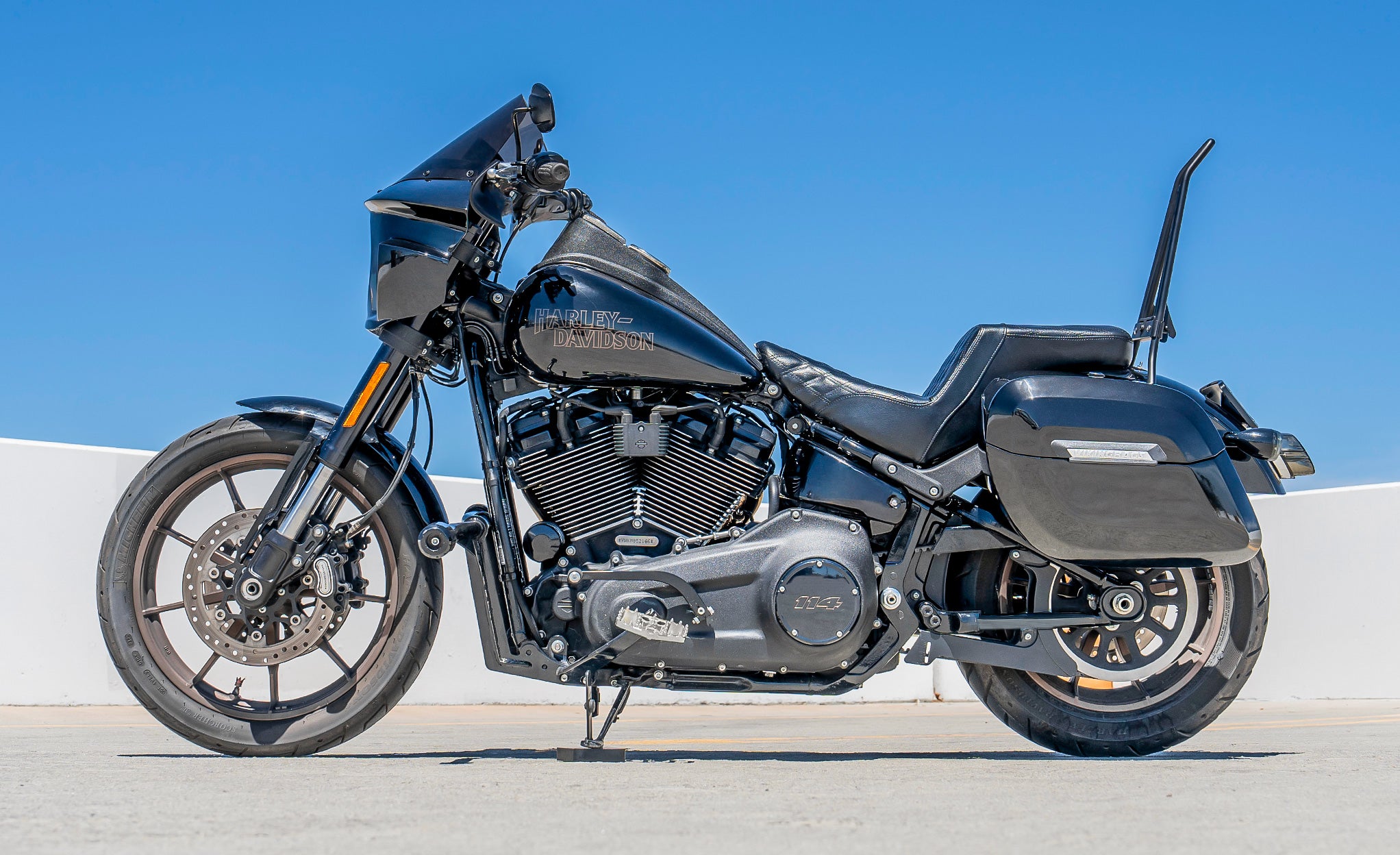 40L - Lamellar Raven Extra Large Painted Motorcycle Hard Saddlebags for Harley Softail Low Rider S FXLRS Lifestyle @expand