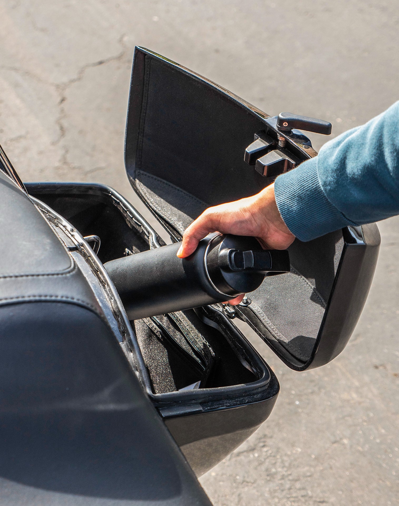 44L - Lamellar Stallion Extra Large Painted Motorcycle Hard Saddlebags for Harley Softail Deluxe FLSTN/I v4