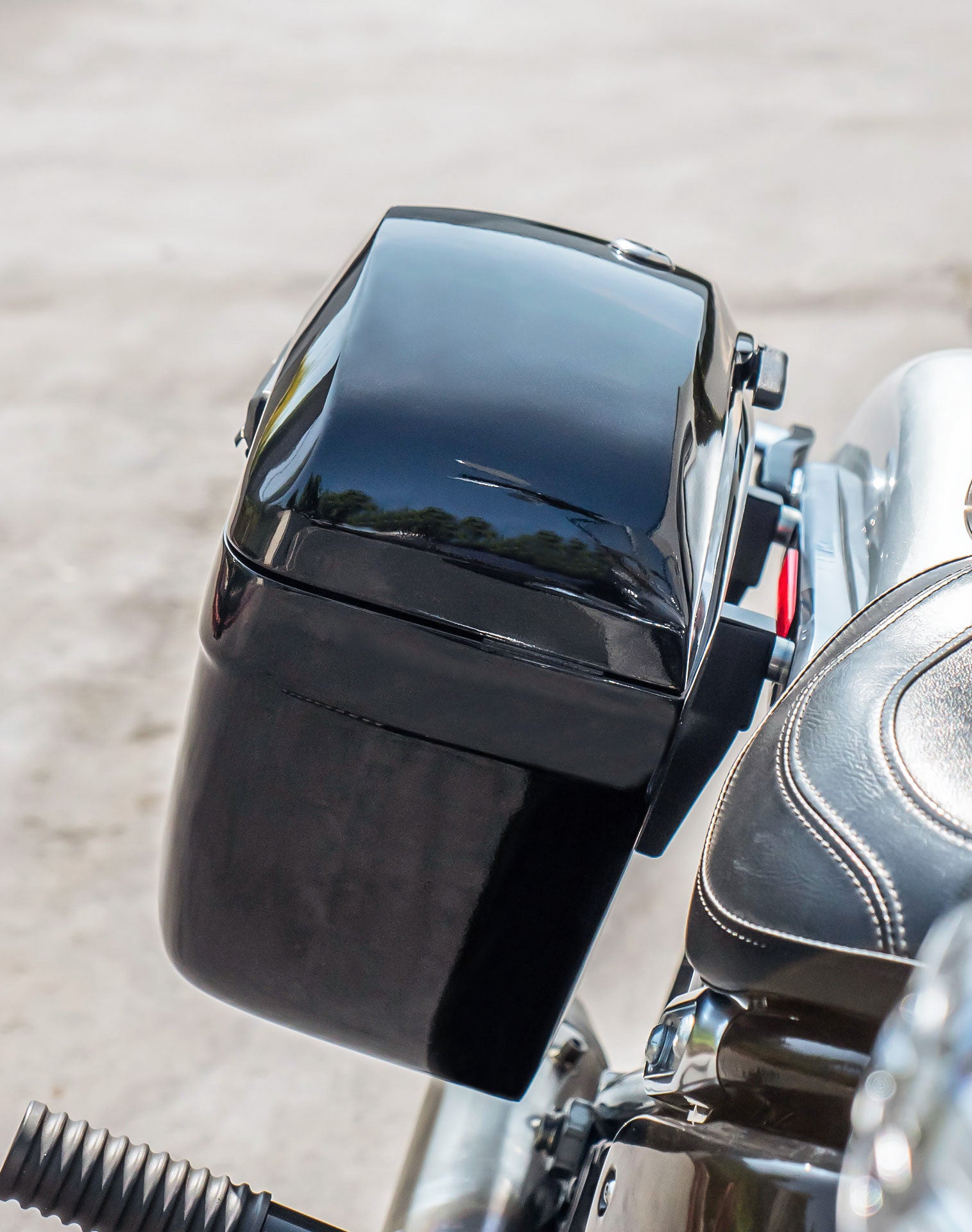 44L - Lamellar Stallion Extra Large Painted Motorcycle Hard Saddlebags for Harley Softail Fat Boy FLFB/S v2