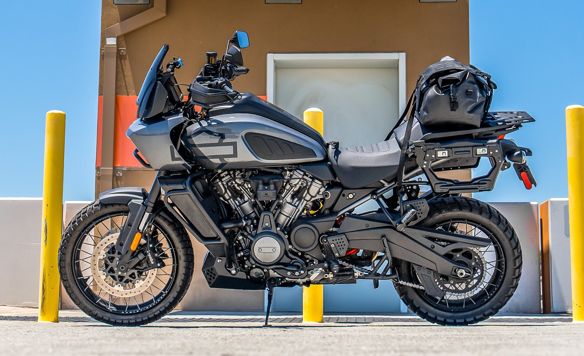 30L - Odyssey Harley Davidson Adventure Touring Duffel Bag Life Style Photo @expand