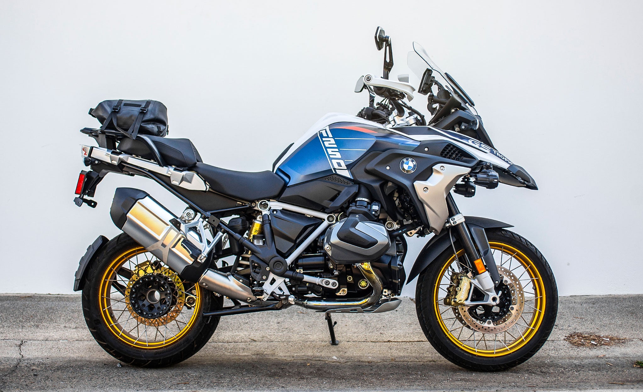 8L - Odyssey ADV Touring Tailpack Life Style Photo @expand