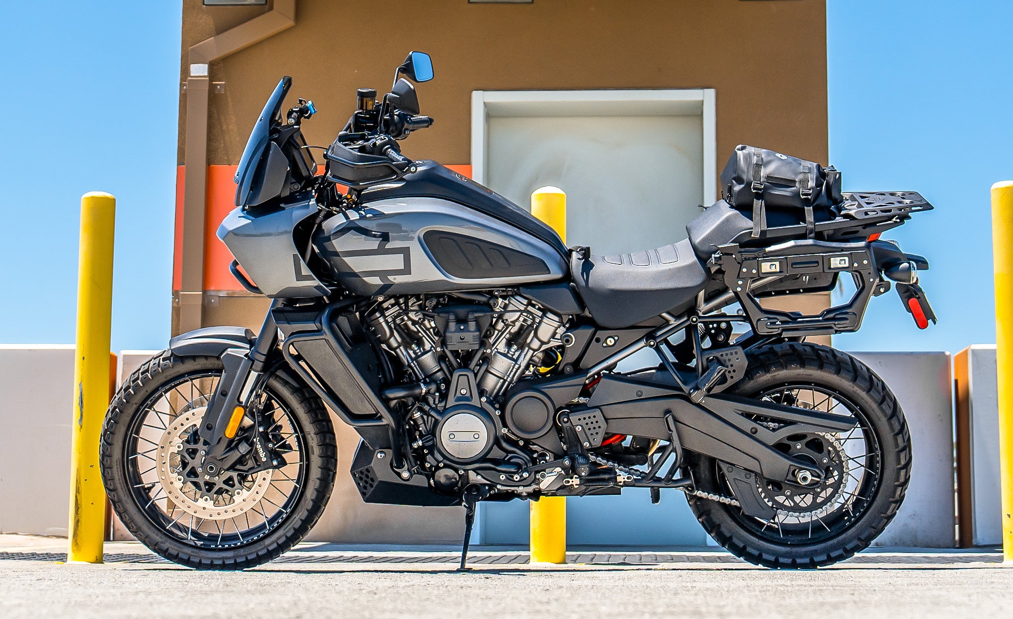 8L - Odyssey Harley Davidson Adventure Touring Backpack Life Style Photo @expand