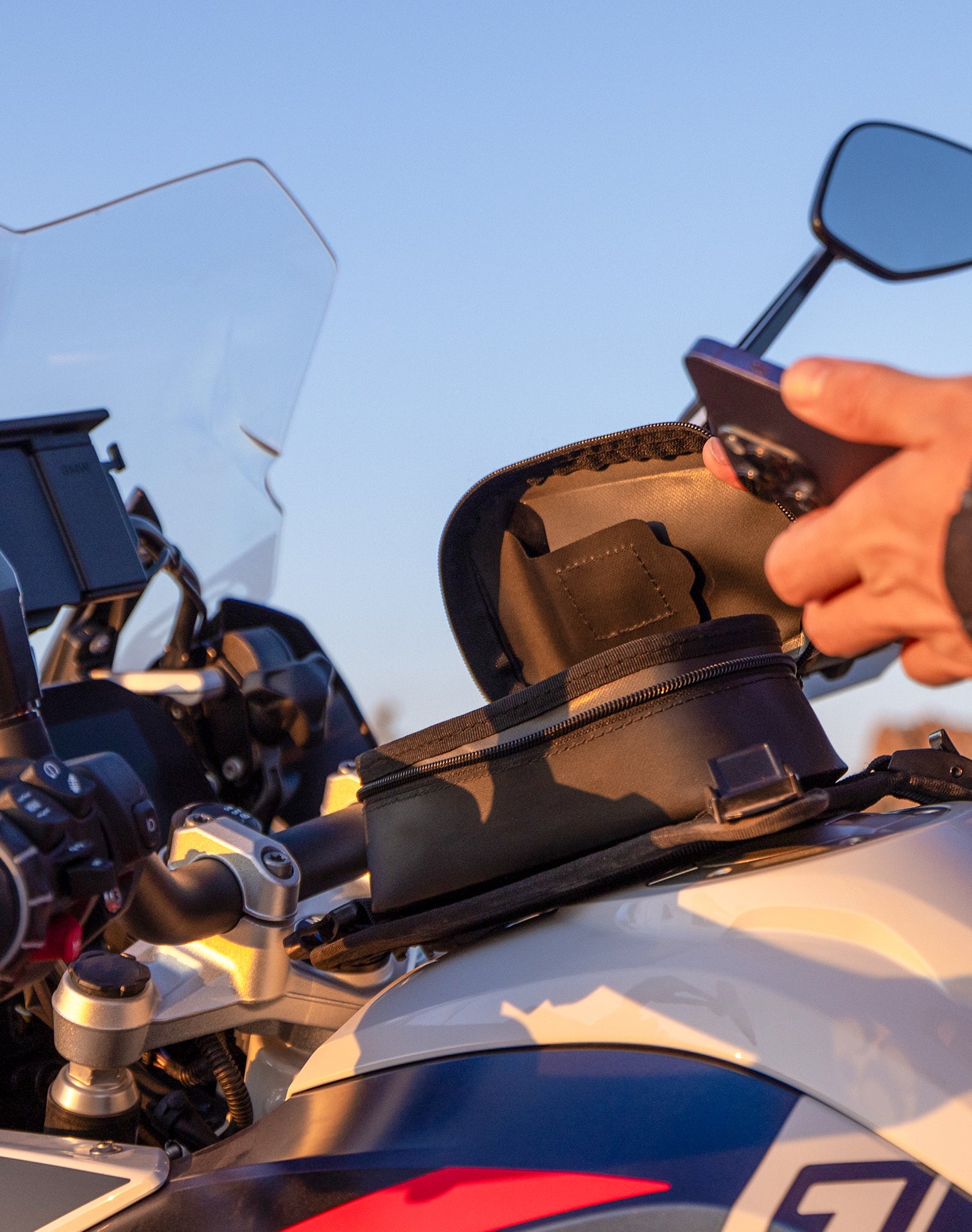 1L - Odyssey BMW Adventure Touring Tank Bag Verrtical 2