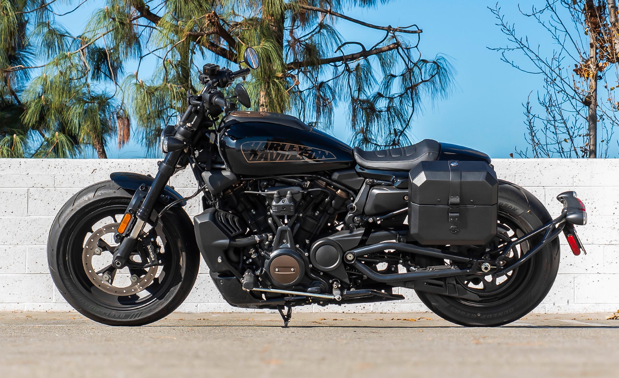 10L - Outlaw Quick Mount Small Harley Sportster S (RH1250S) Hard Solo Saddlebag (Left Only) @expand