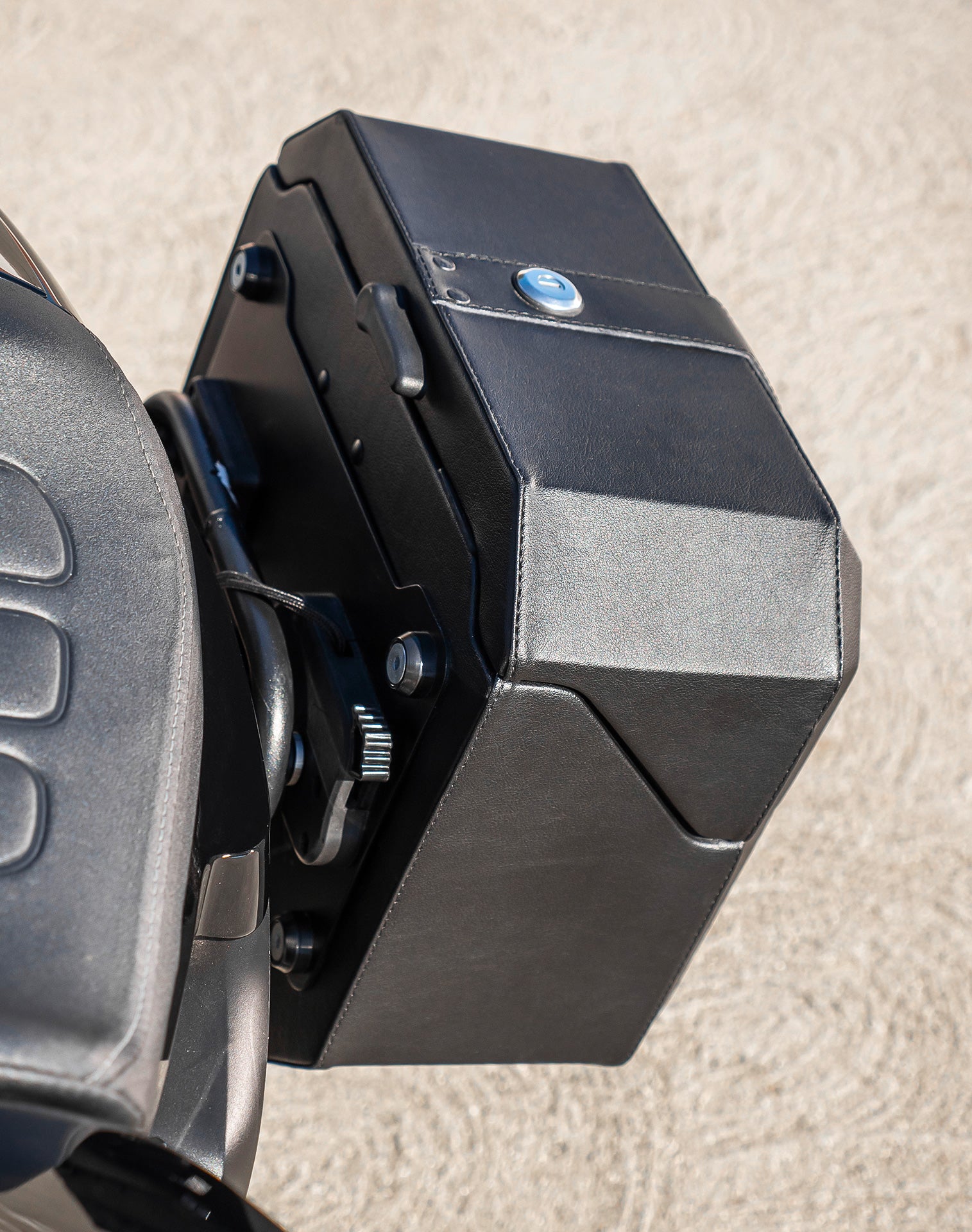 10L - Outlaw Quick Mount Small Harley Sportster S (RH1250S) Hard Solo Saddlebag (Left Only) v3