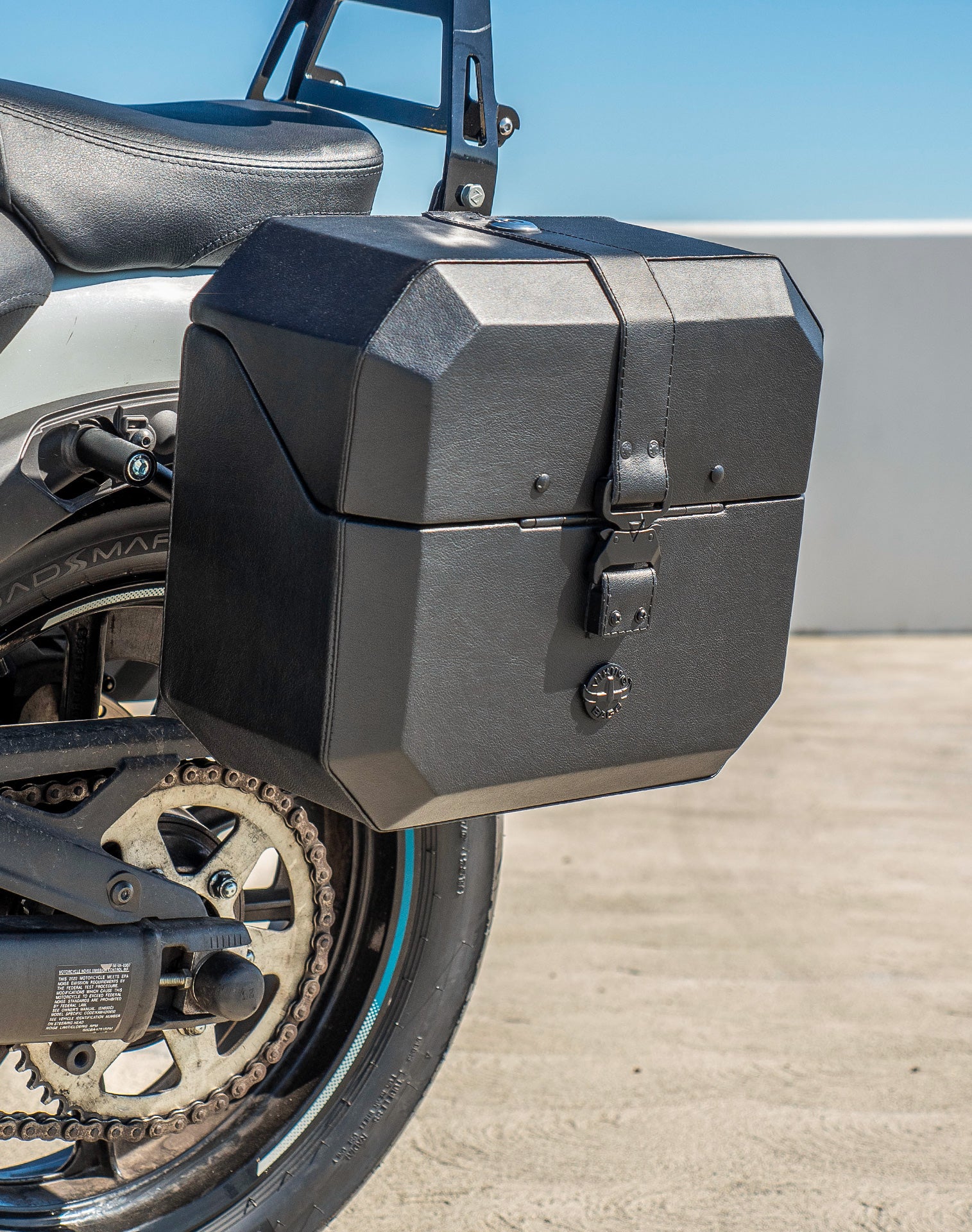 10L - Outlaw Quick Mount Small Kawasaki Vulcan S Hard Solo Saddlebag (Left Only) v3