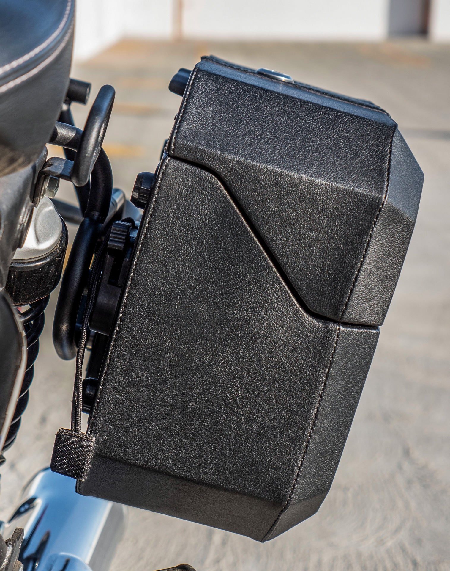 10L - Outlaw Quick Mount Small Triumph Scrambler 1200 Hard Solo Saddlebag (Left Only) v3