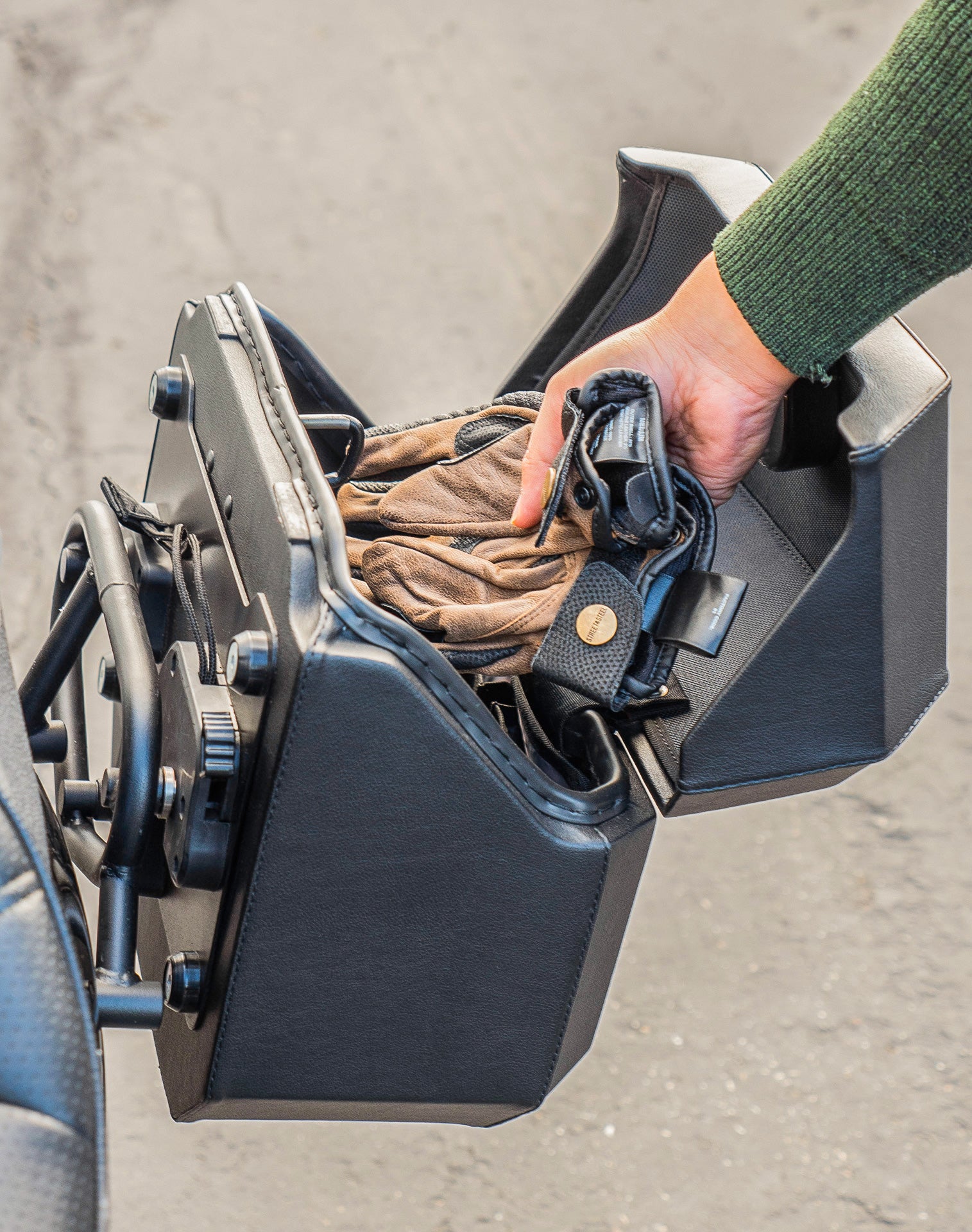 10L - Outlaw Quick Mount Small Triumph Scrambler 1200 Hard Solo Saddlebag (Left Only) v4