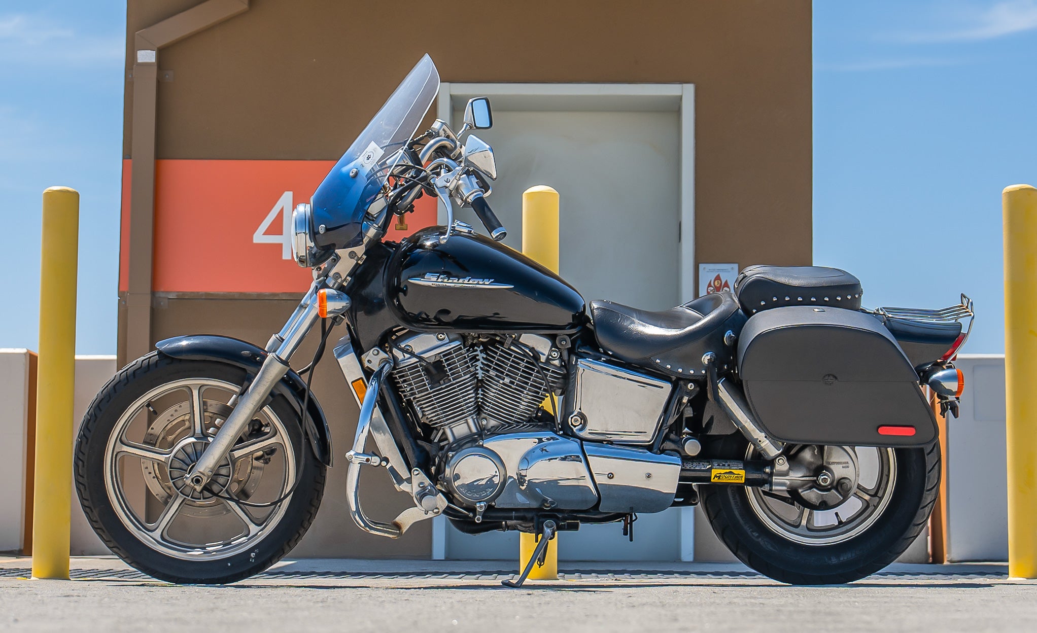 28L - Panzer Medium Honda Shadow 1100 Spirit Leather Motorcycle Saddlebags @expand