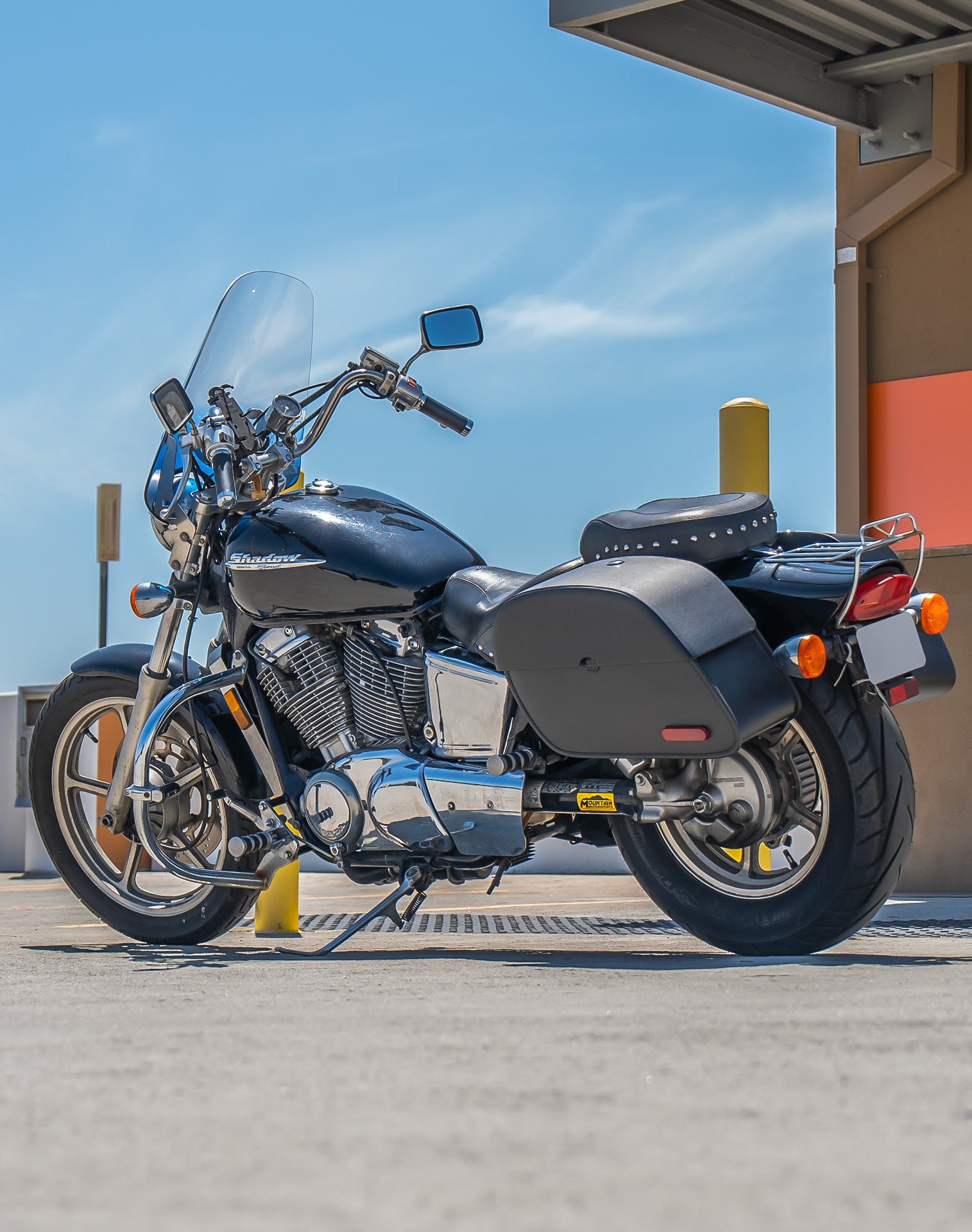 28L - Panzer Medium Honda Shadow 1100 Spirit Leather Motorcycle Saddlebags v1