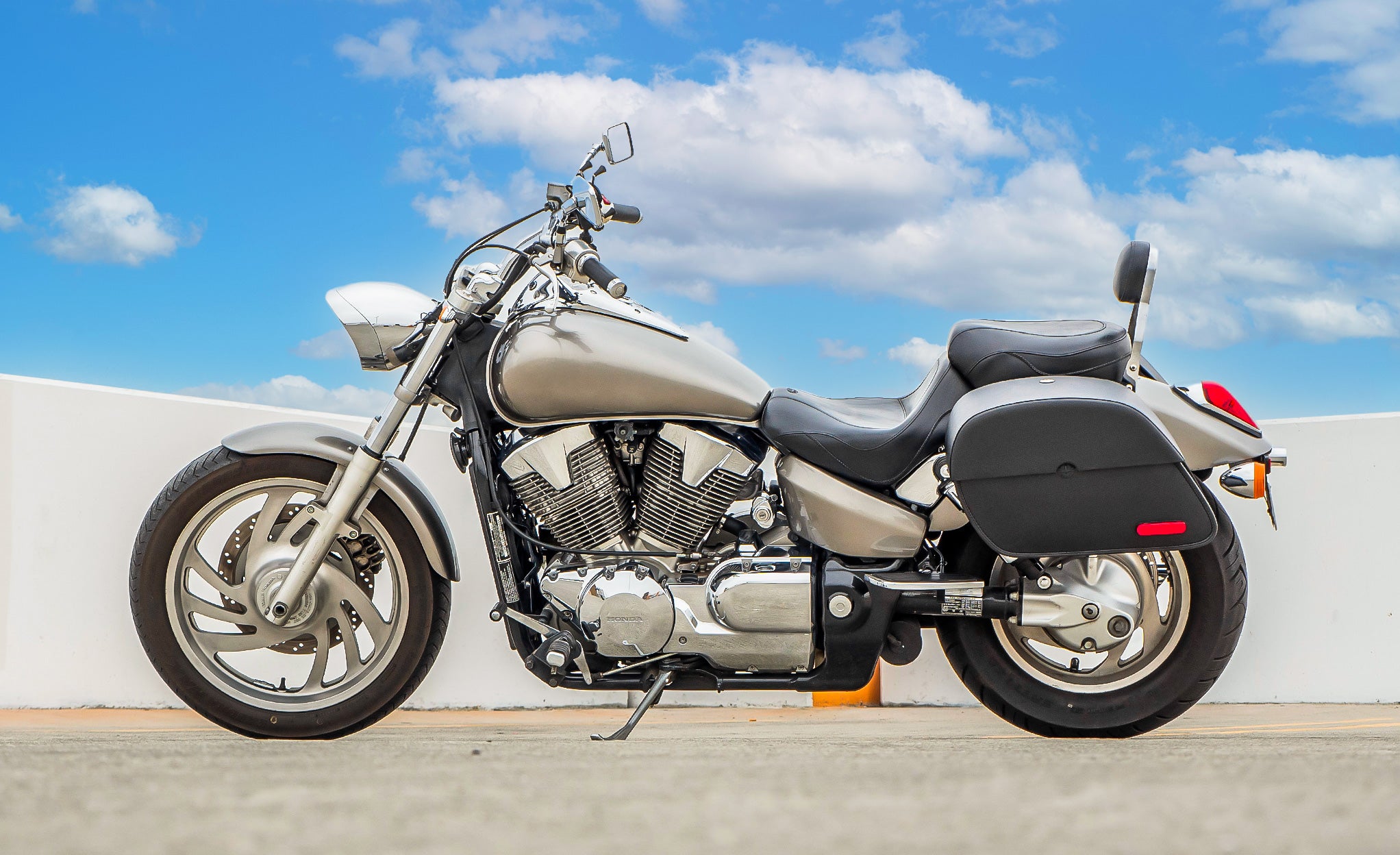 28L - Panzer Medium Honda VTX 1300 C Motorcycle Saddlebags @expand