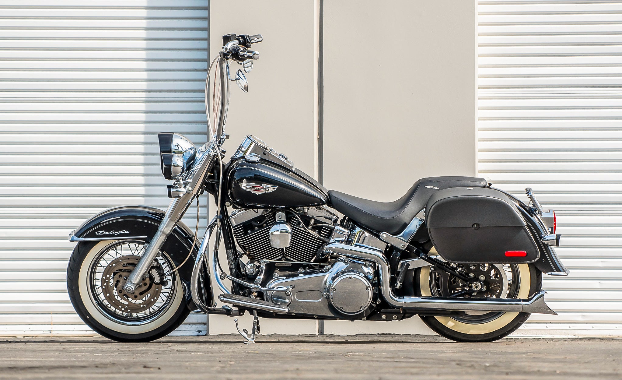 28L - Panzer Medium Motorcycle Saddlebags for Harley Davidson Softail Deluxe FLSTN/I @expand