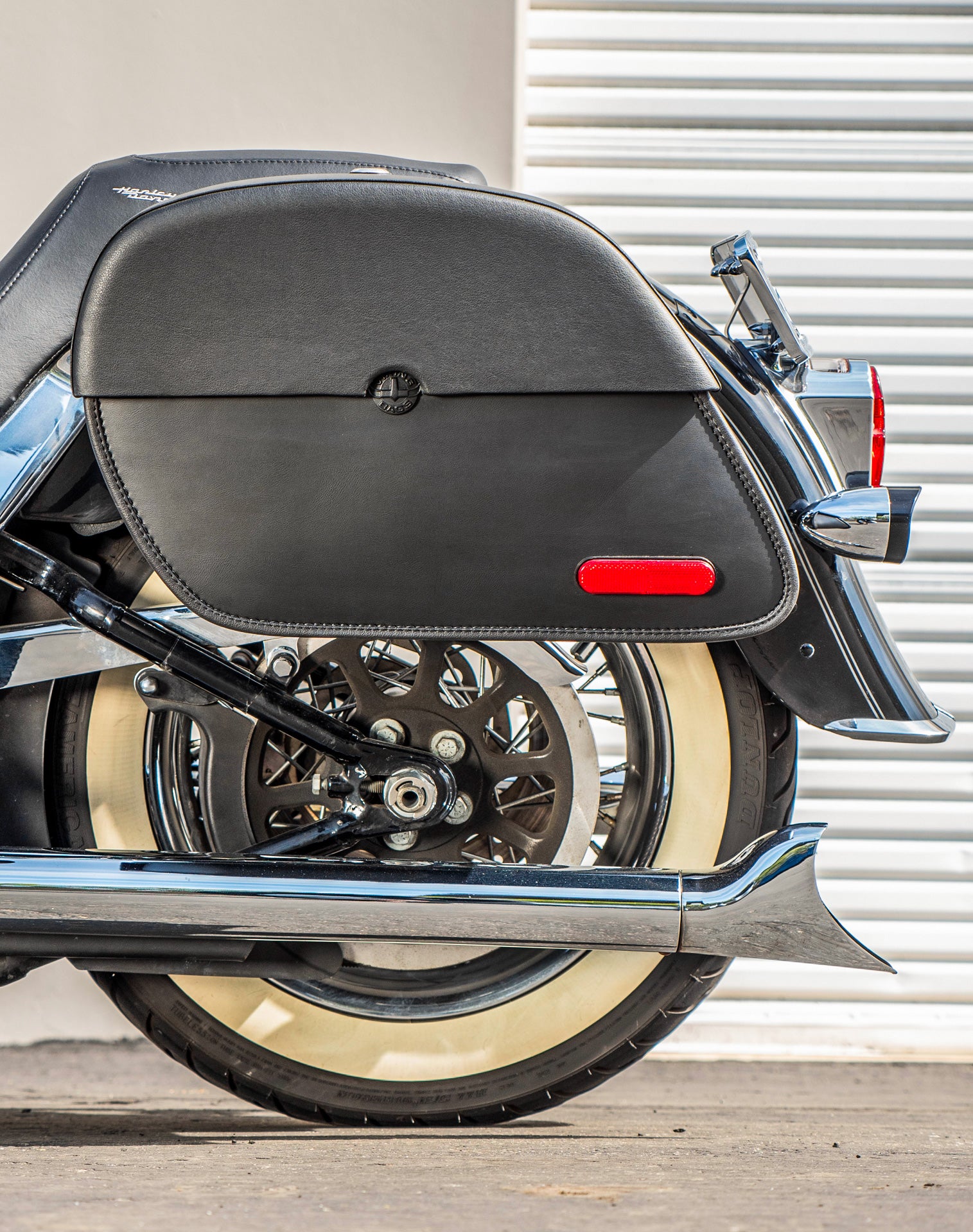 28L - Panzer Medium Motorcycle Saddlebags for Harley Davidson Softail Deluxe FLSTN/I v3