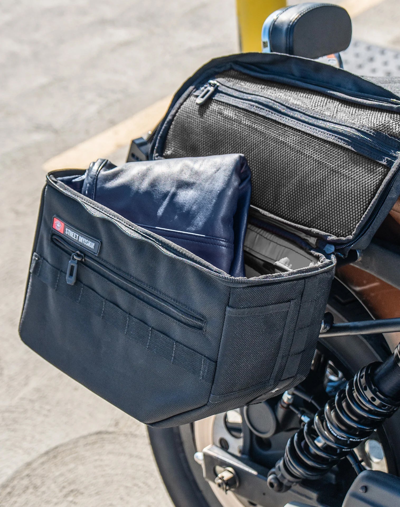 18L - Patriot Medium Motorcycle Throw Over Saddlebags for Harley Dyna Super Glide FXD/I Lifestyle