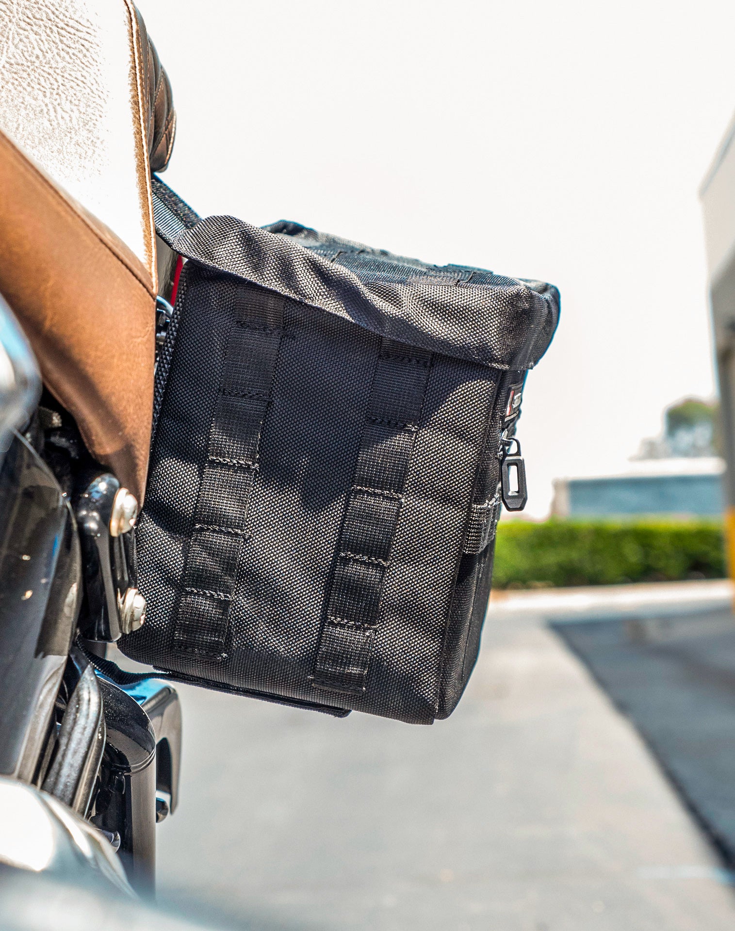 18L - Patriot Large Motorcycle Throw Over Saddlebags for Harley Softail Slim FLS v3