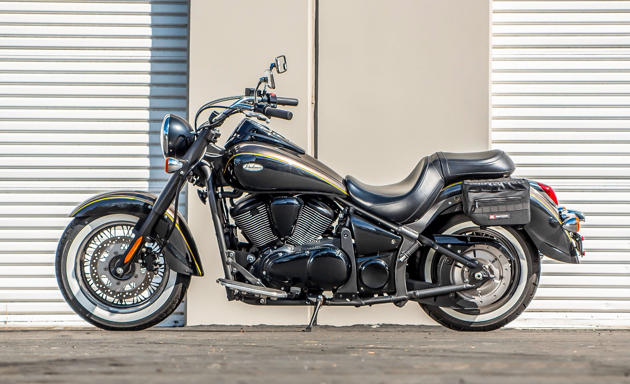 8L - Patriot Small Kawasaki Vulcan 900 Classic VN900 Throw Over Saddlebags Bag on Bike @expand