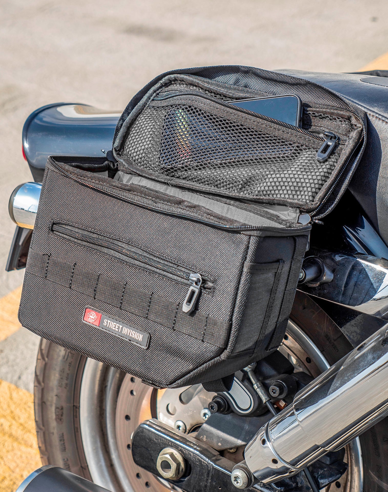 10L - Patriot Small Throw Over Saddlebags for Harley Dyna Fat Bob FXDF/SE Life Style 4