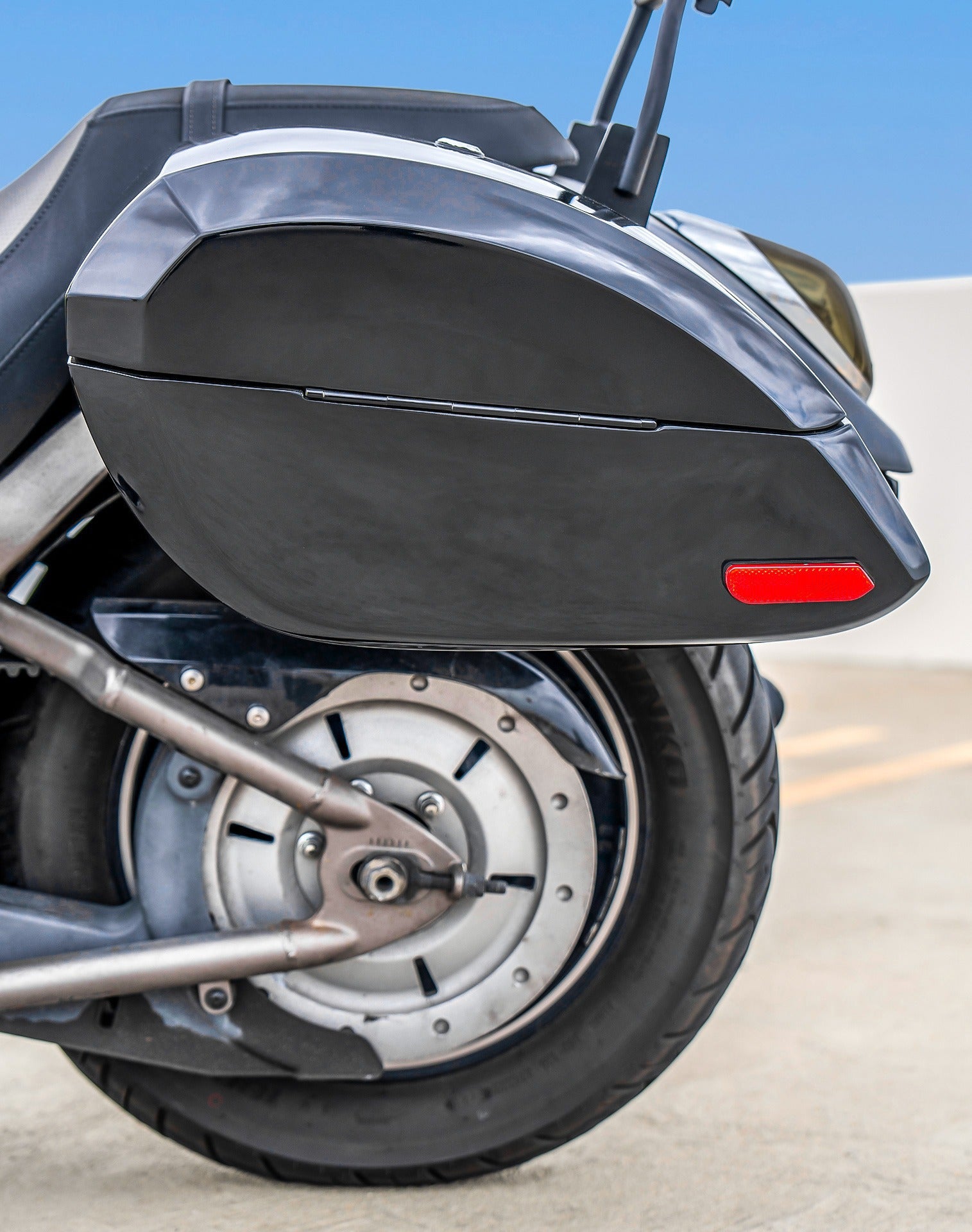 28L - Phantom Large Kawasaki Vulcan 900 Custom VN900C Painted Motorcycle Hard Saddlebags Lifestyle