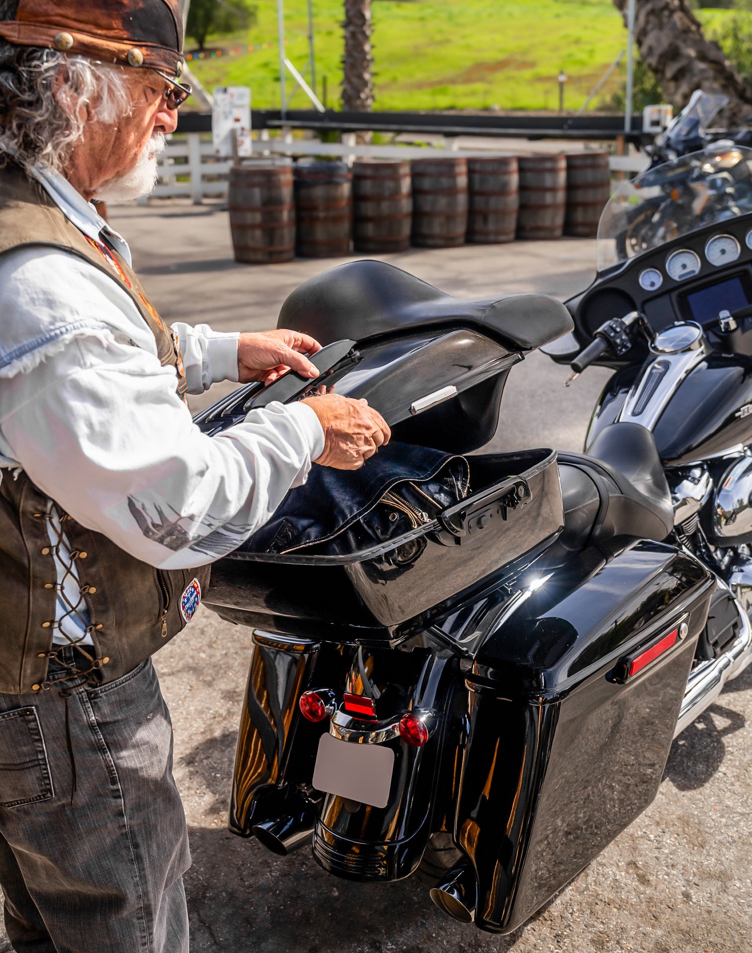 70L - Premium Extra Large Motorcycle Trunk for Harley Road King Life Style