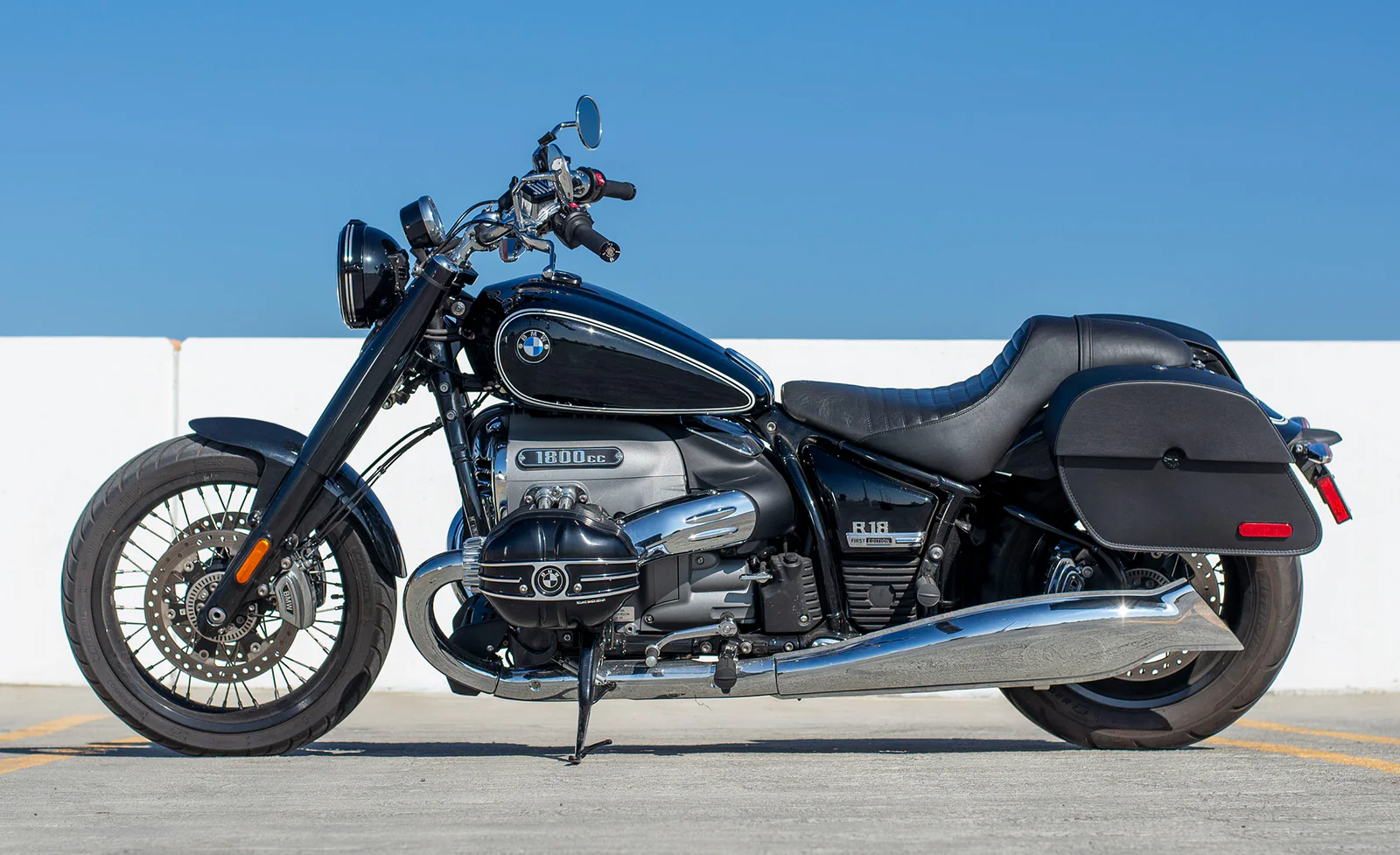 Viking Saddlebags Quick Disconnect System For BMW R18 @expand