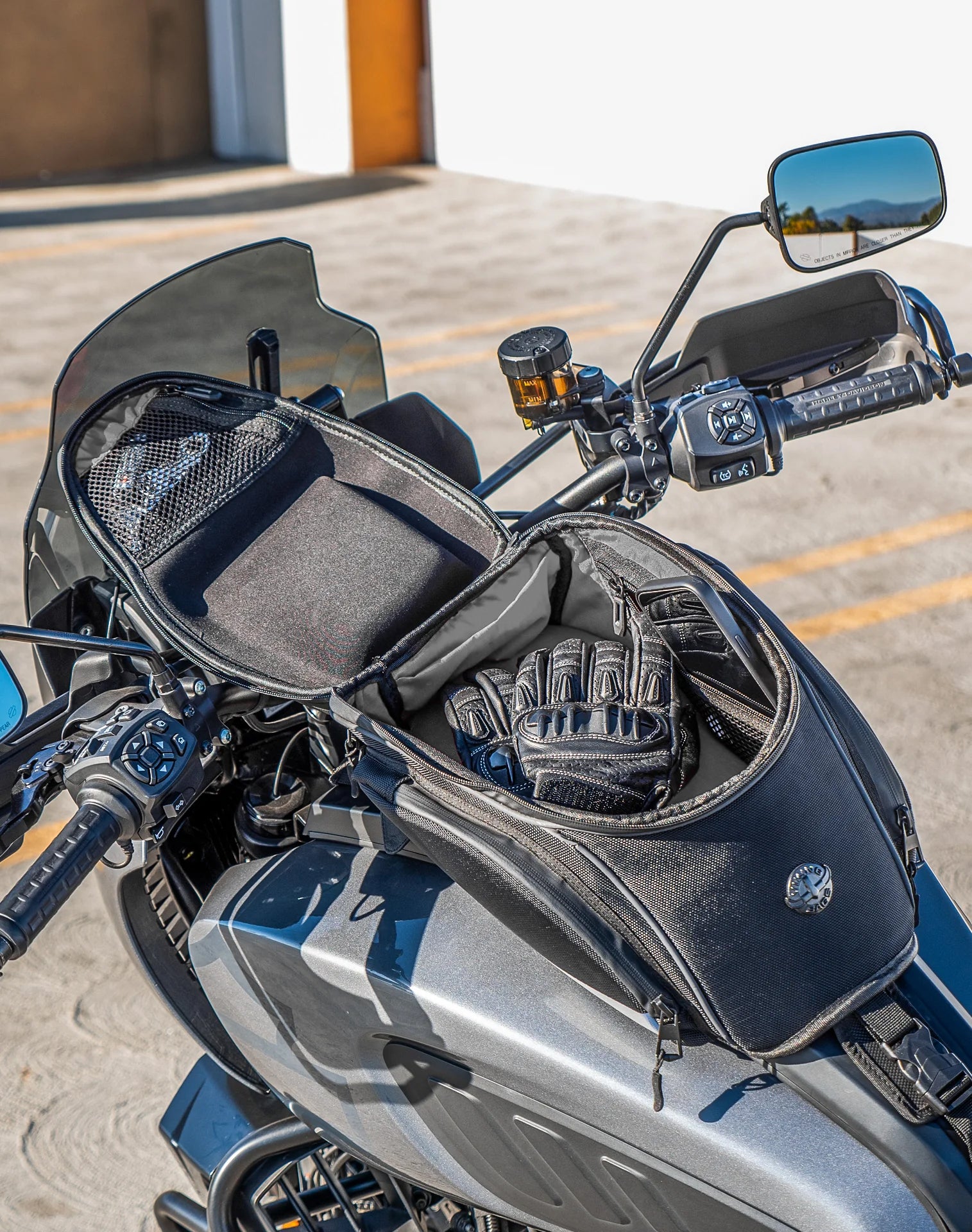 8L - Seeker Motorcycle Tank Bag for Harley Pan America Life Style 4