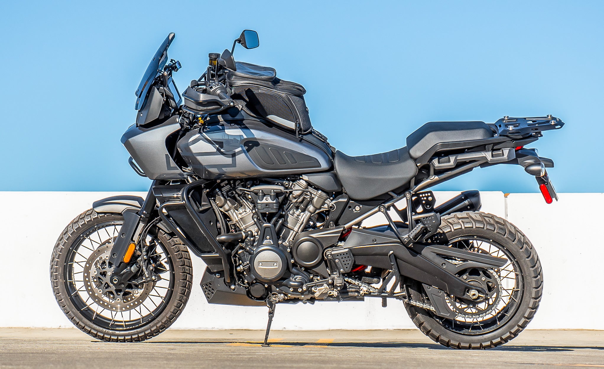 8L - Seeker Motorcycle Tank Bag for Harley Pan America @expand