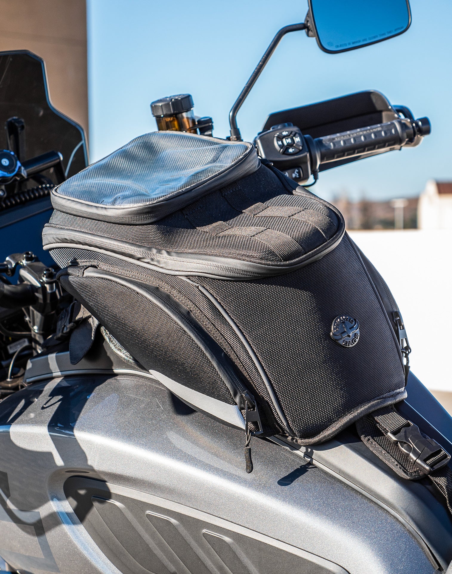 8L - Seeker Motorcycle Tank Bag for Harley Pan America v1