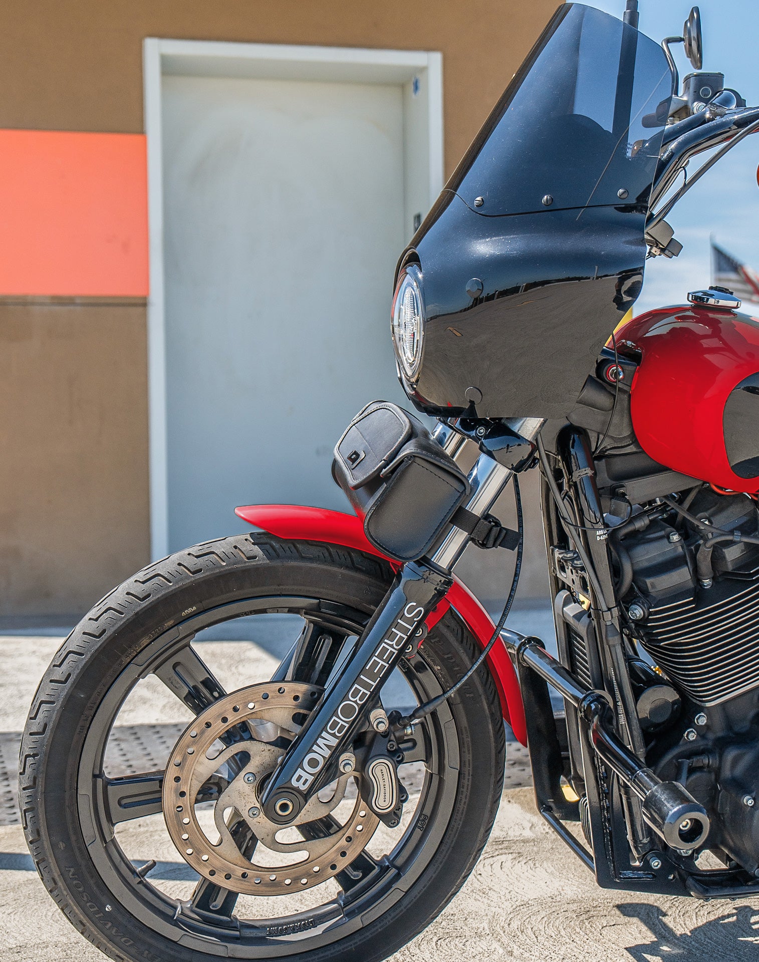 3L - Twist Essential Hyosung Leather Motorcycle Fork Bag Life Style 3