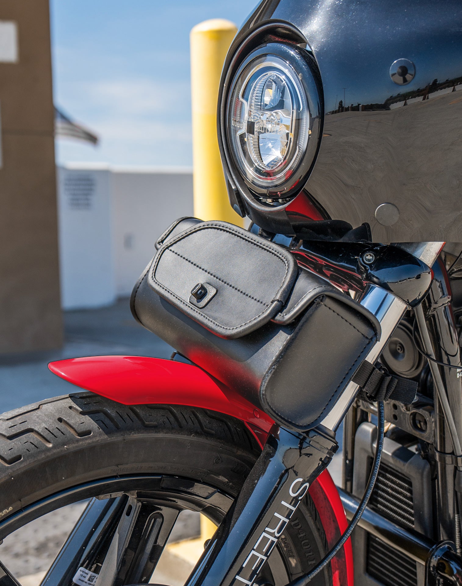 2L - Twist Essential Leather Motorcycle Handlebar Bag for Harley Davidson Lifestyle