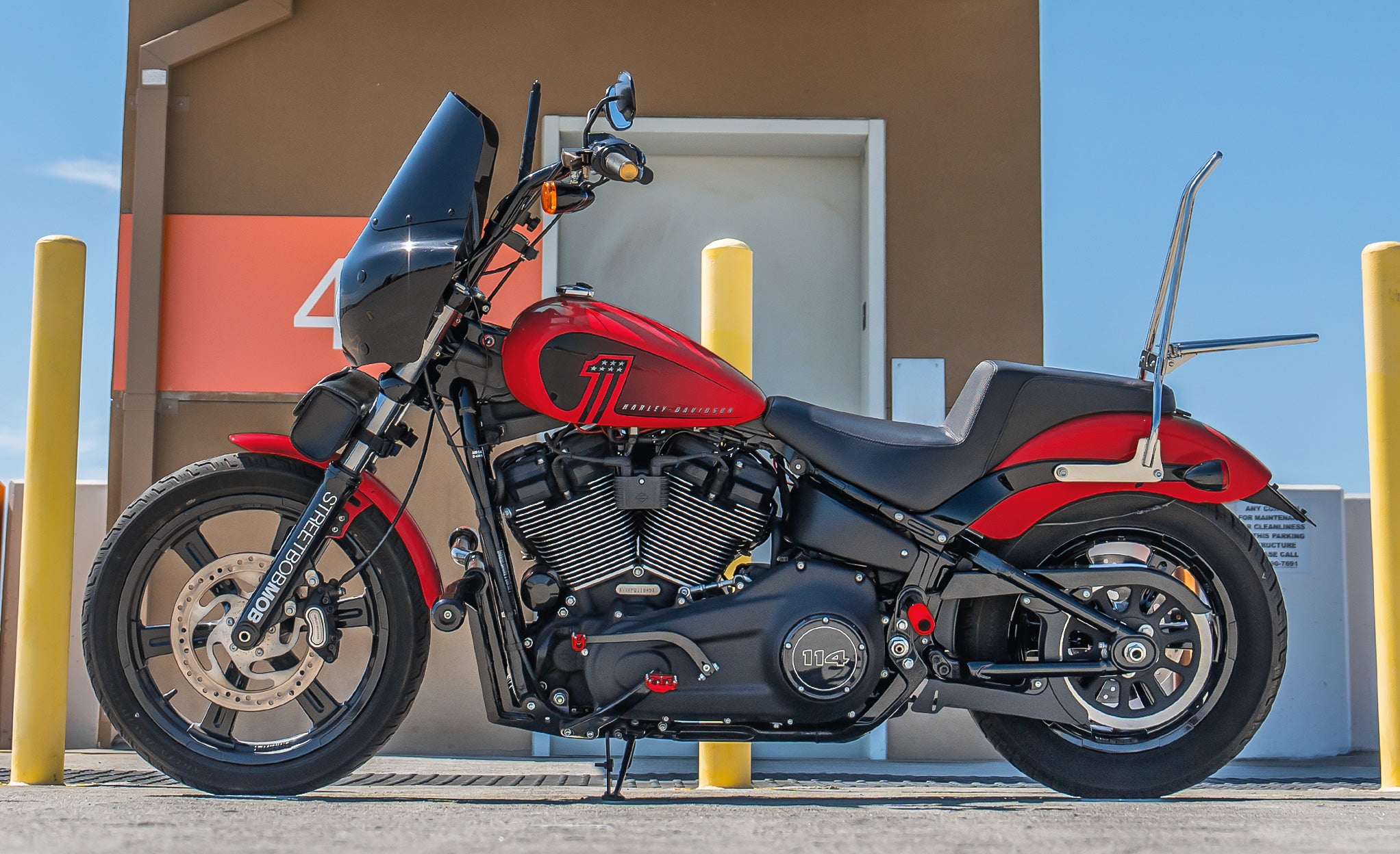 3L - Twist Essential Victory Leather Motorcycle Fork Bag Life Style photo @expand