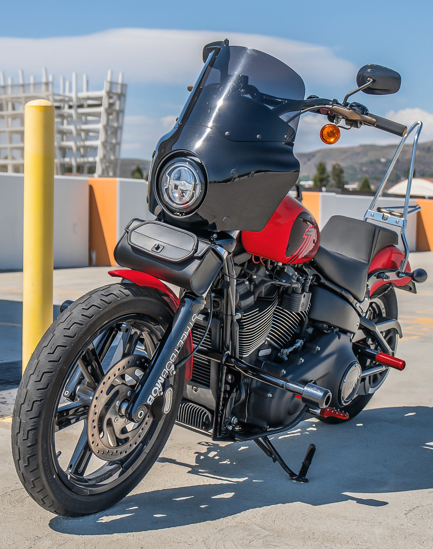 3L - Twist Essential Victory Leather Motorcycle Handlebar Bag Life Style 1