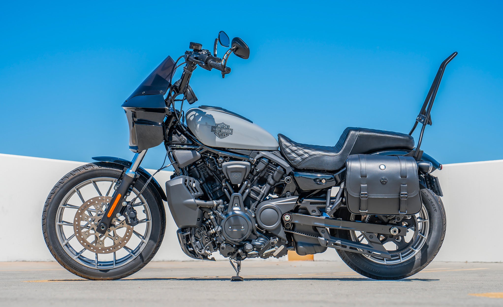 14L - Viper Medium Shock Cutout Harley Nightster RH975/S Leather Motorcycle Saddlebags Lifestyle @expand