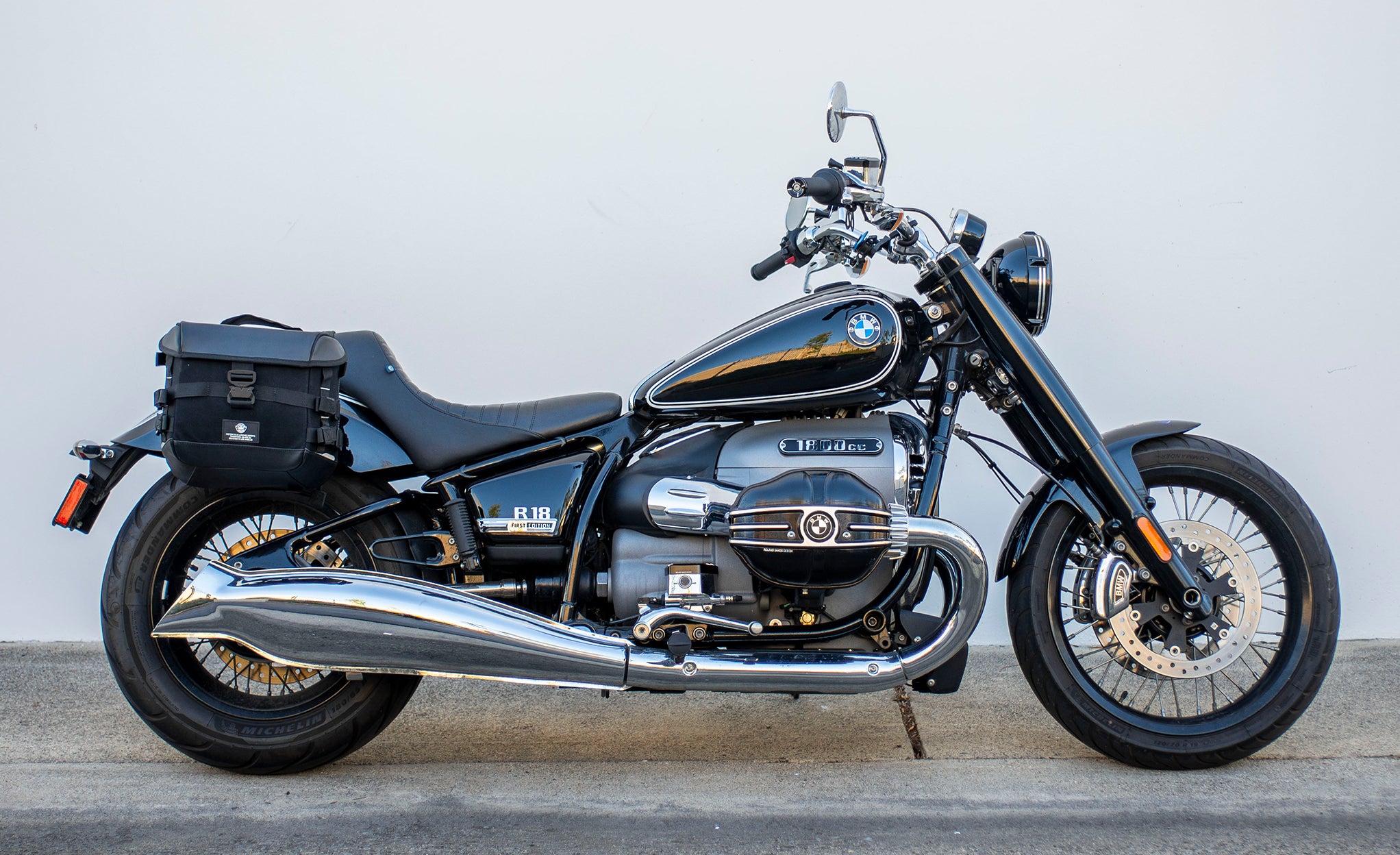 10L - Incognito Quick Mount Small BMW R18 Solo Motorcycle Saddlebag (Right Only) Bag on Bike @expand