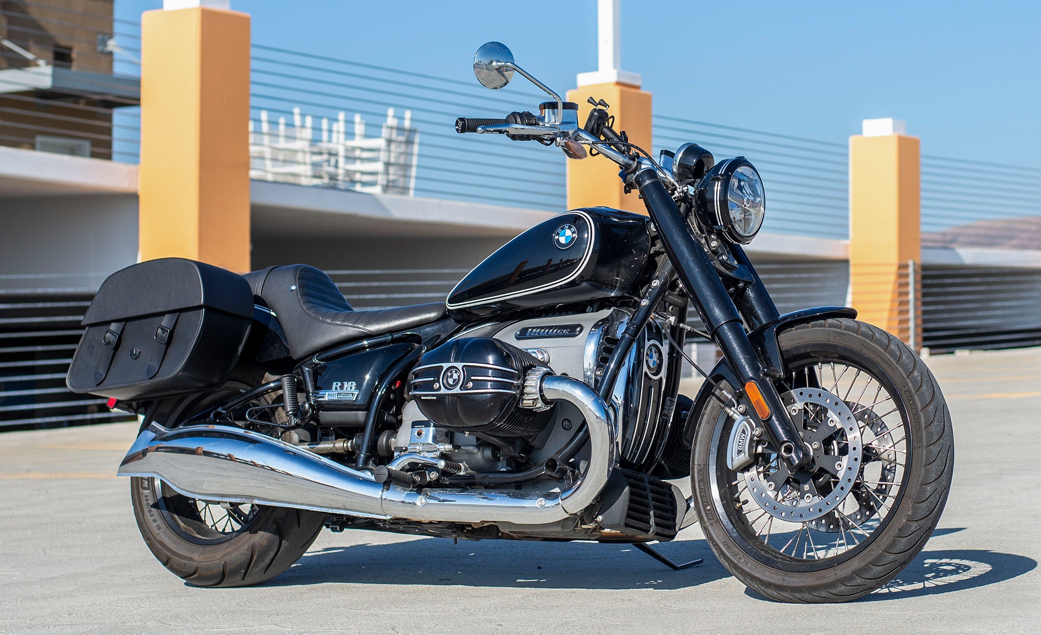 28L - Baelor Medium BMW R18 Motorcycle Saddlebags @expand