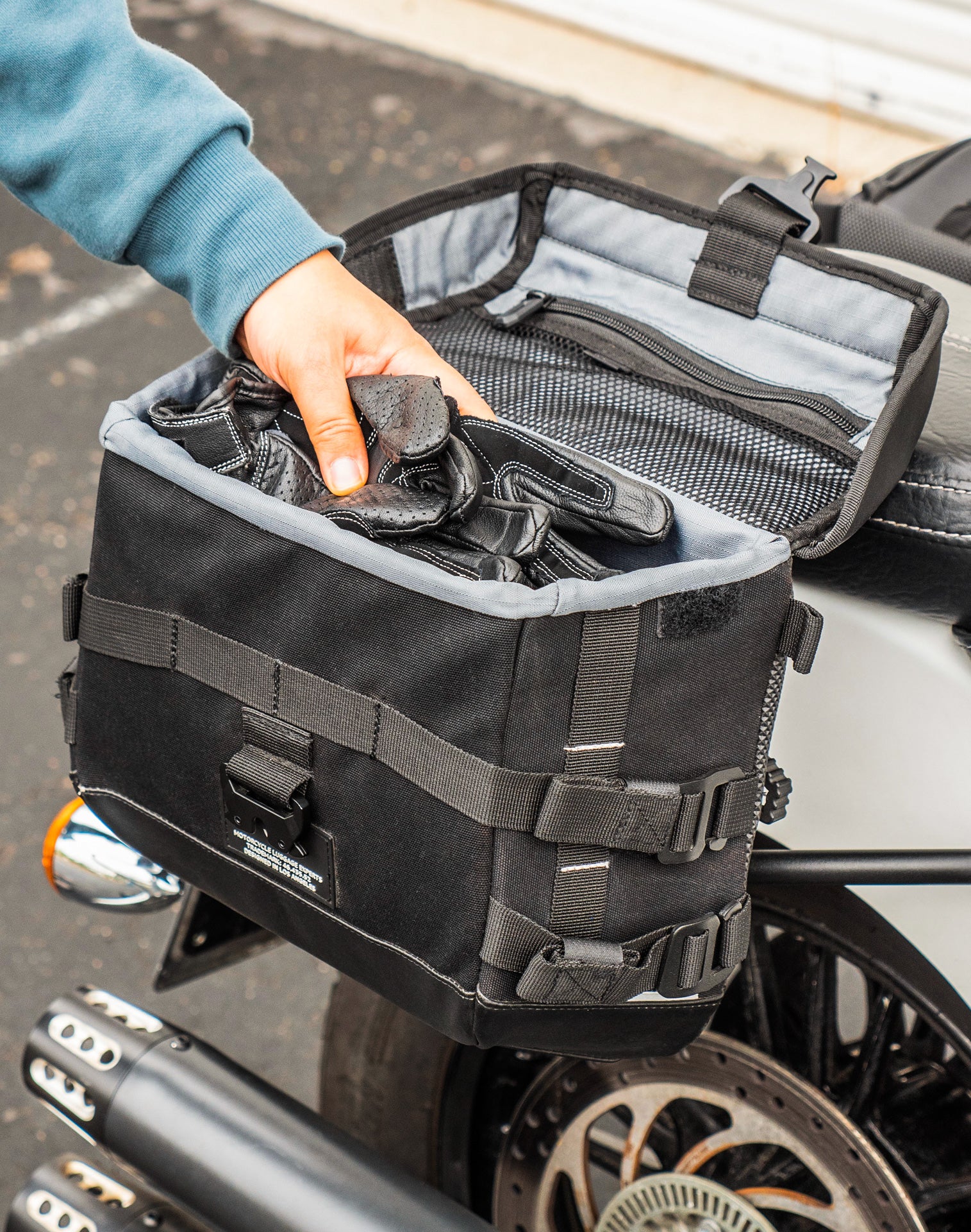 10L - Incognito Quick-Mount Small Indian Scout Sixty Classic Solo Saddlebag (Right Only) Lifestyle