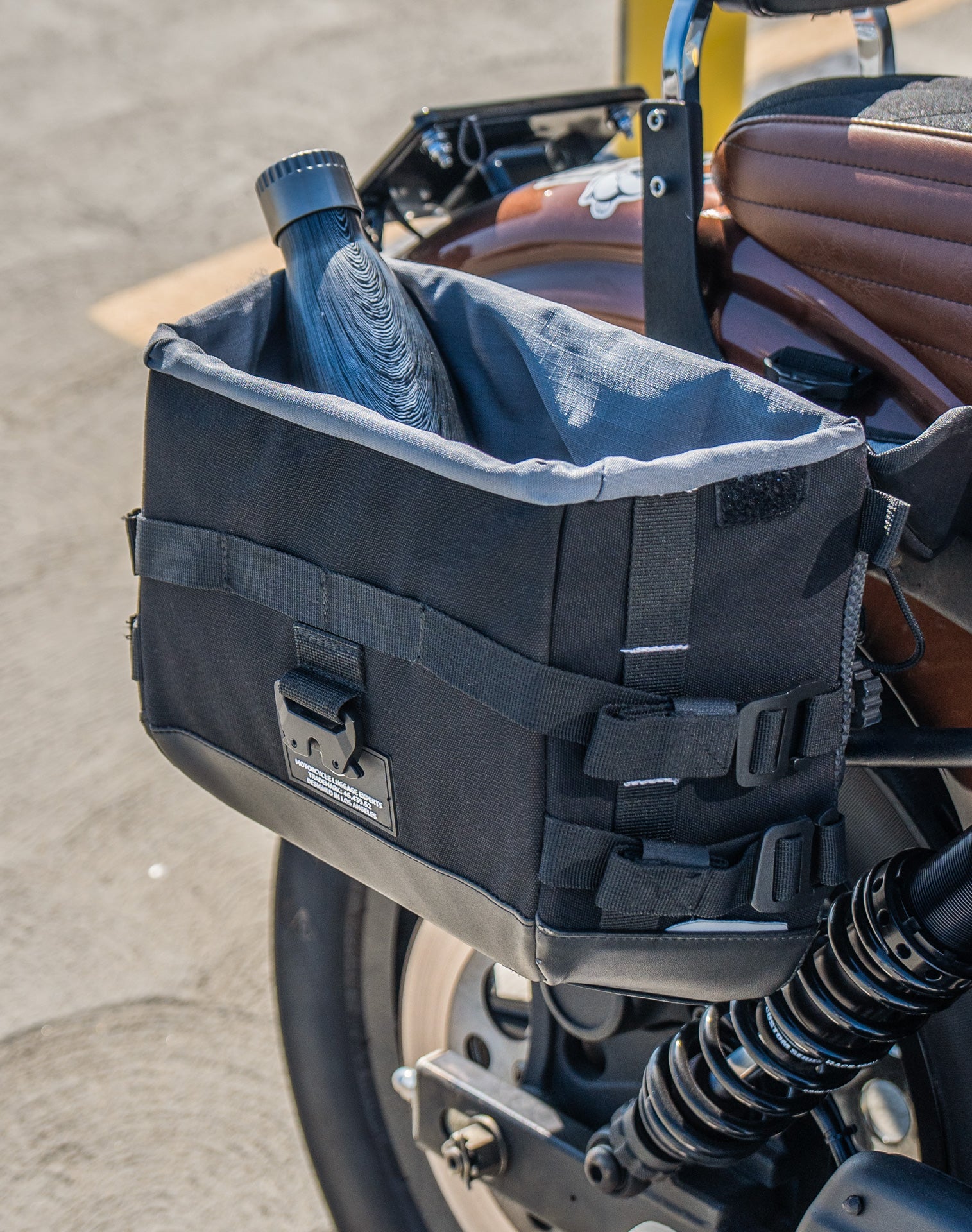 10L - Incognito Quick Mount Small Solo Saddlebag (Right Only) for Harley Dyna Super Glide Custom FXDC/I Life Style 4