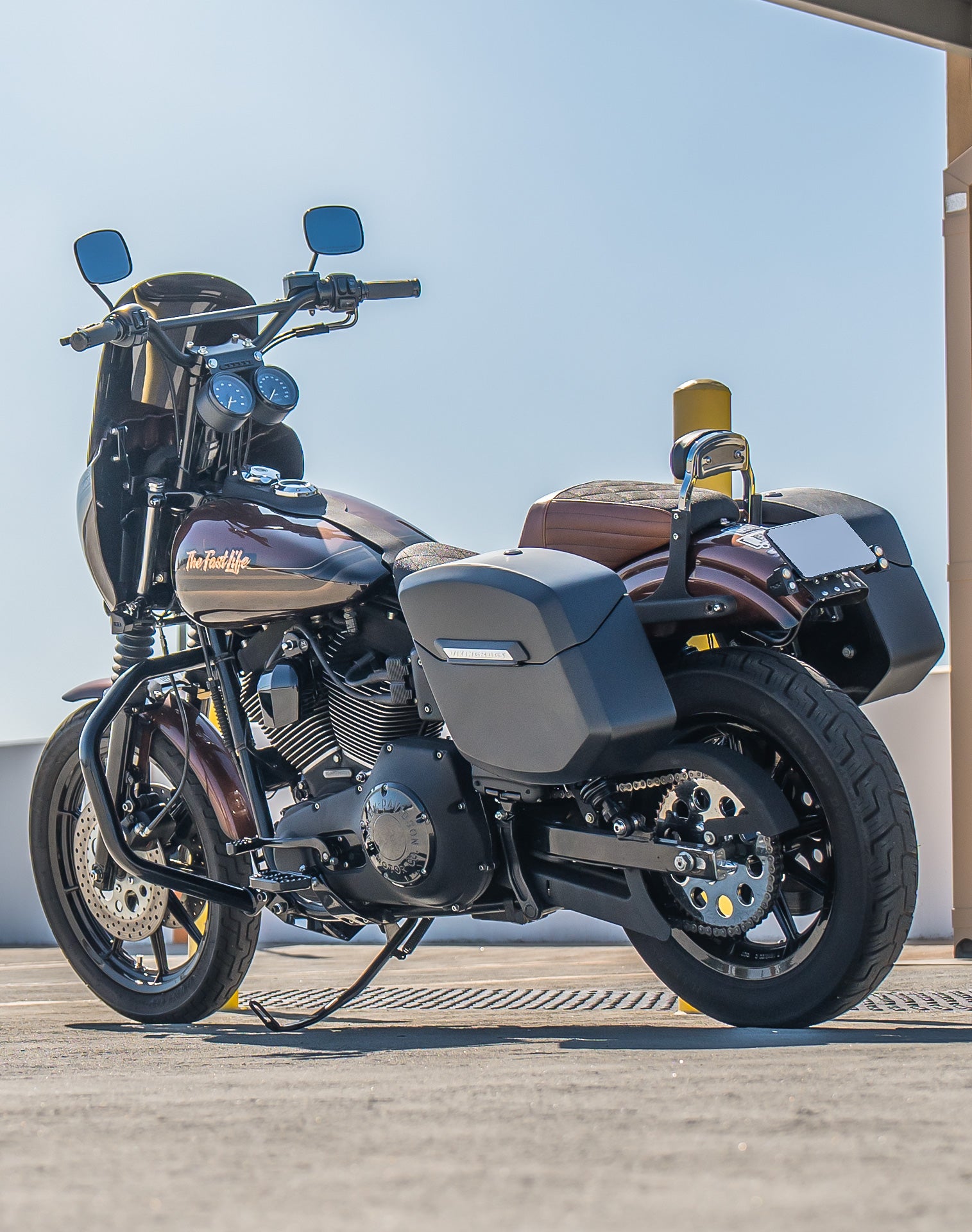 12L - Ironclad Quick Mount Medium Harley Dyna Super Glide Custom FXDC/I Matte Hard Solo Saddlebag (Left Only) Lifestyle