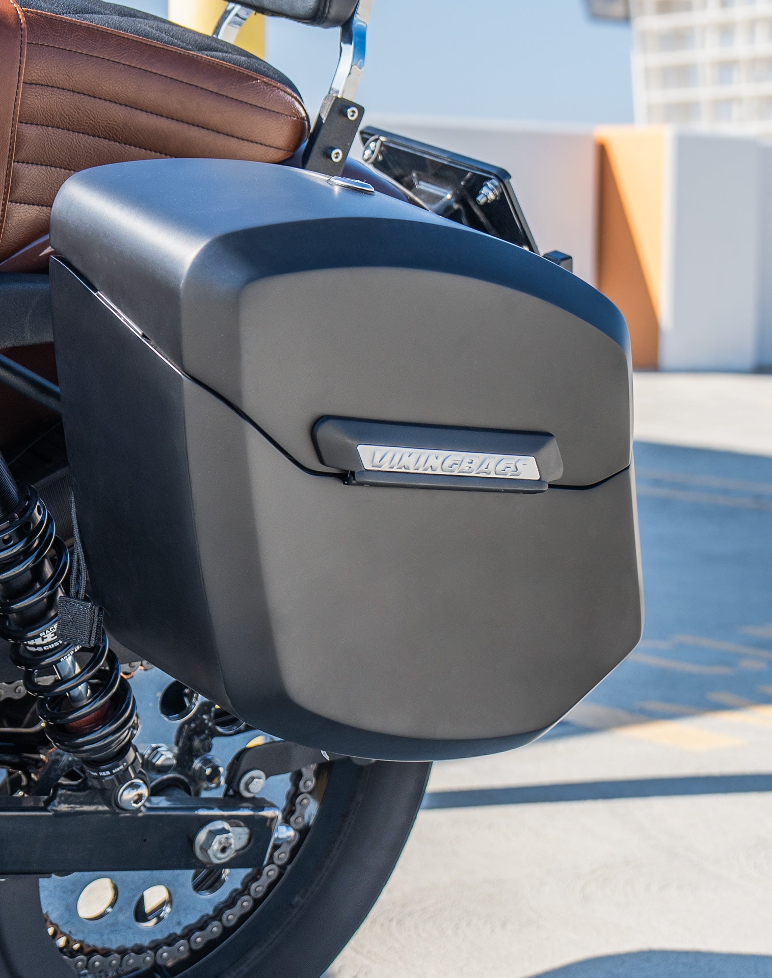 12L - Ironclad Quick Mount Medium Harley Dyna Super Glide Custom FXDC/I Matte Hard Solo Saddlebag (Left Only) Lifestyle