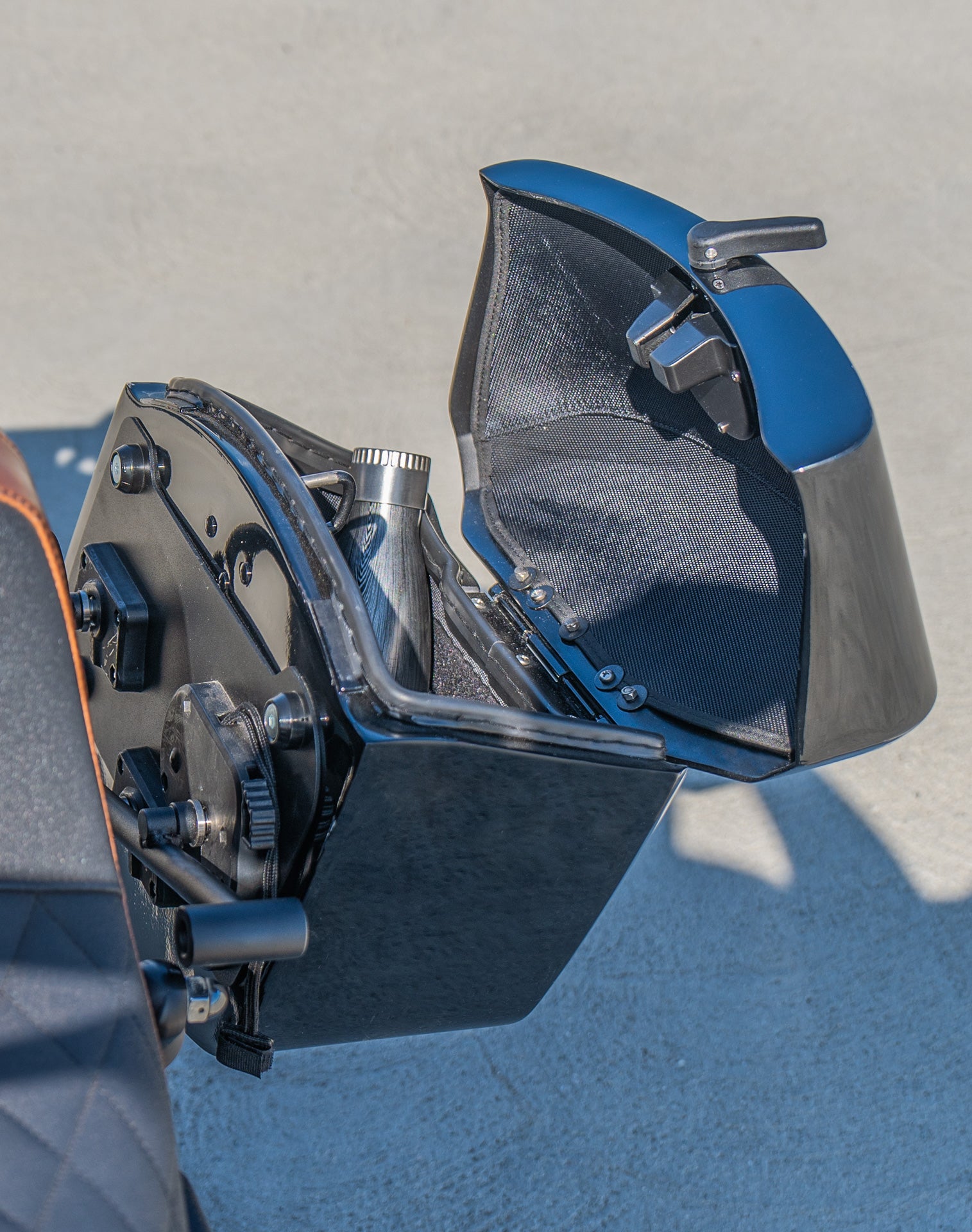 12L - Ironclad Quick Mount Medium Harley Dyna Super Glide FXD Painted Hard Solo Saddlebag (Left Only) Lifestyle