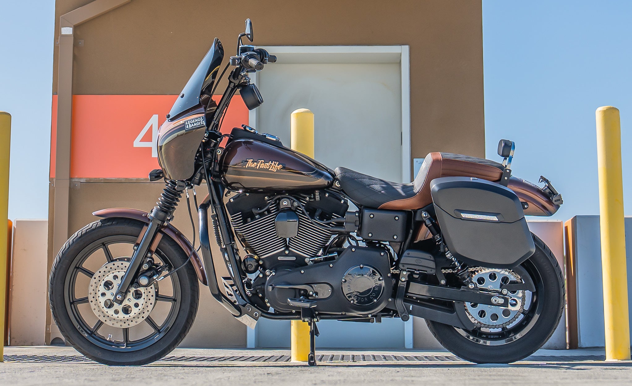 12L - Ironclad Quick Mount Medium Harley Dyna Super Glide FXD Matte Hard Solo Saddlebag (Left Only) Lifestyle @expand