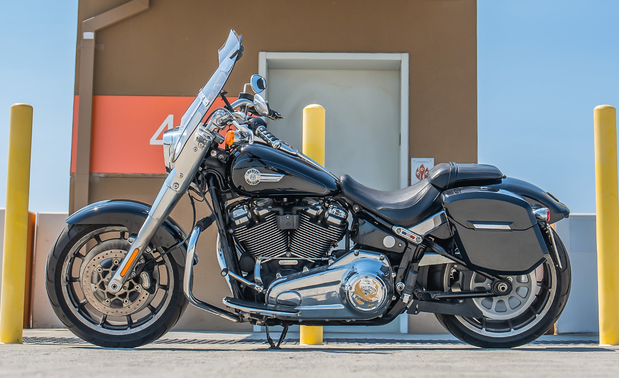 12L - Ironclad Quick Mount Medium Harley Softail Fat Boy FLFB/S Painted Hard Solo Saddlebag (Left Only) Life Style Photo @expand