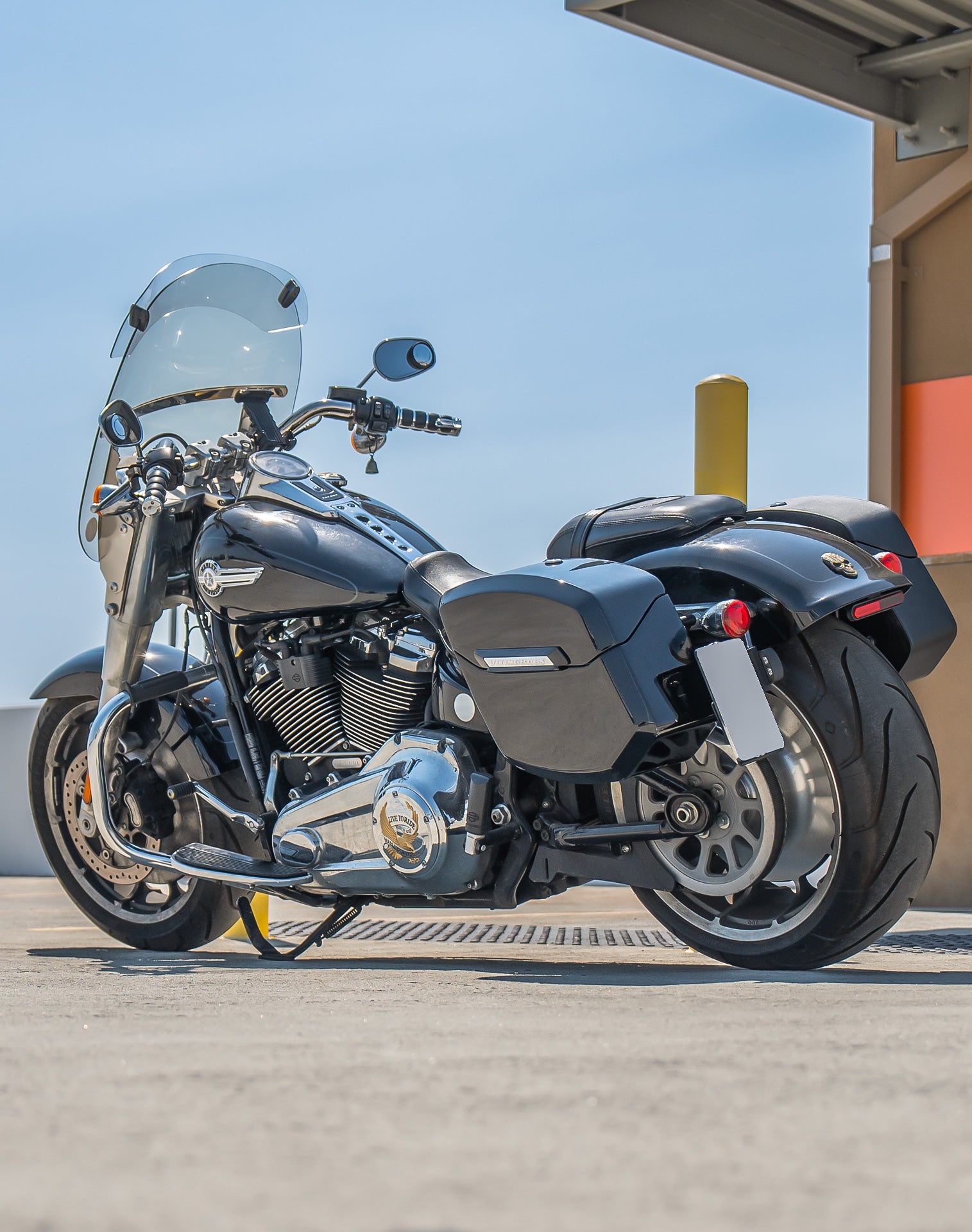 12L - Ironclad Quick Mount Medium Harley Softail Fat Boy FLFB/S Painted Hard Solo Saddlebag (Left Only) Life Style 1