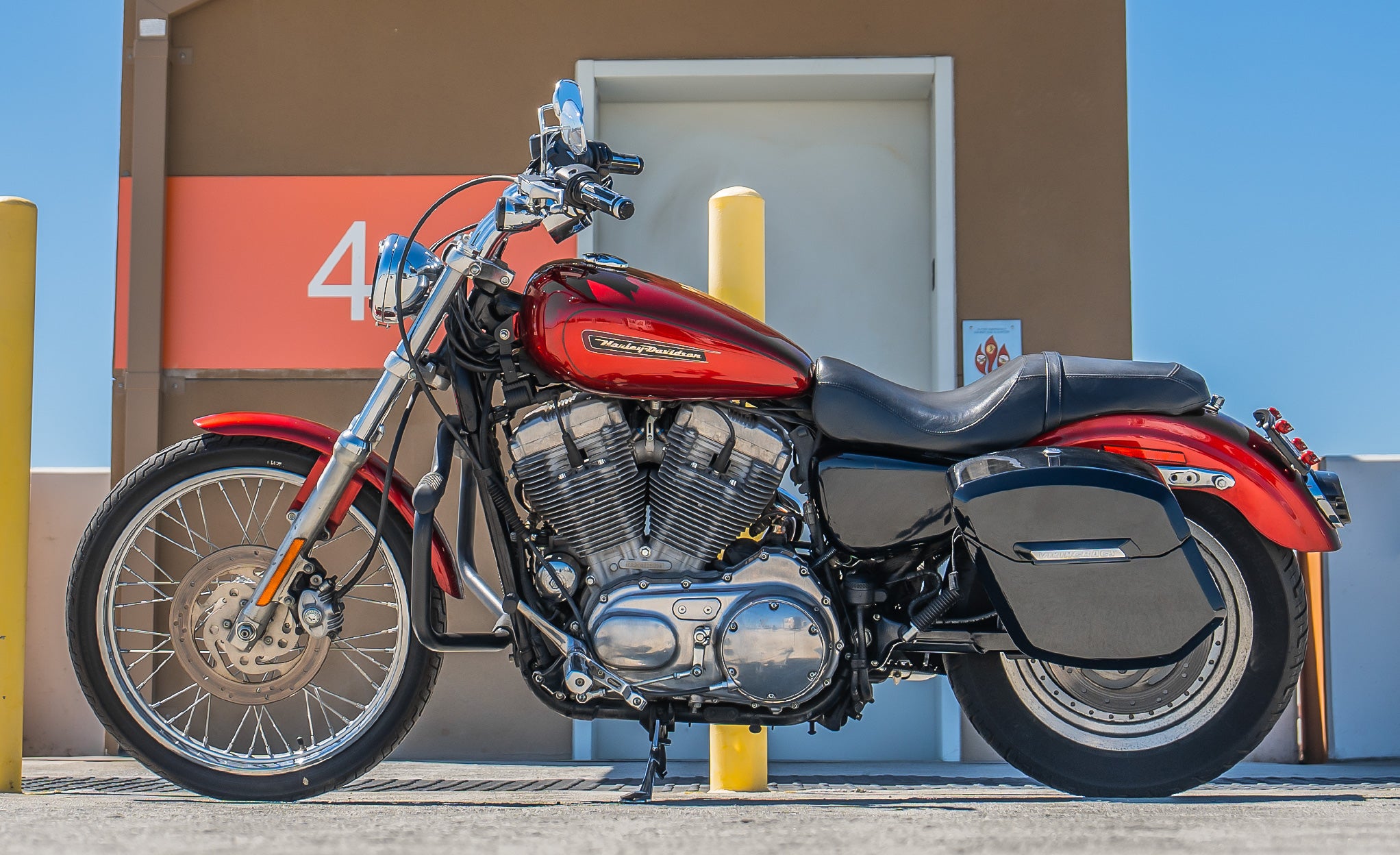 12L - Ironclad Quick Mount Medium Harley Sportster 883 Custom XL883C Painted Hard Solo Saddlebag (Left Only) @expand