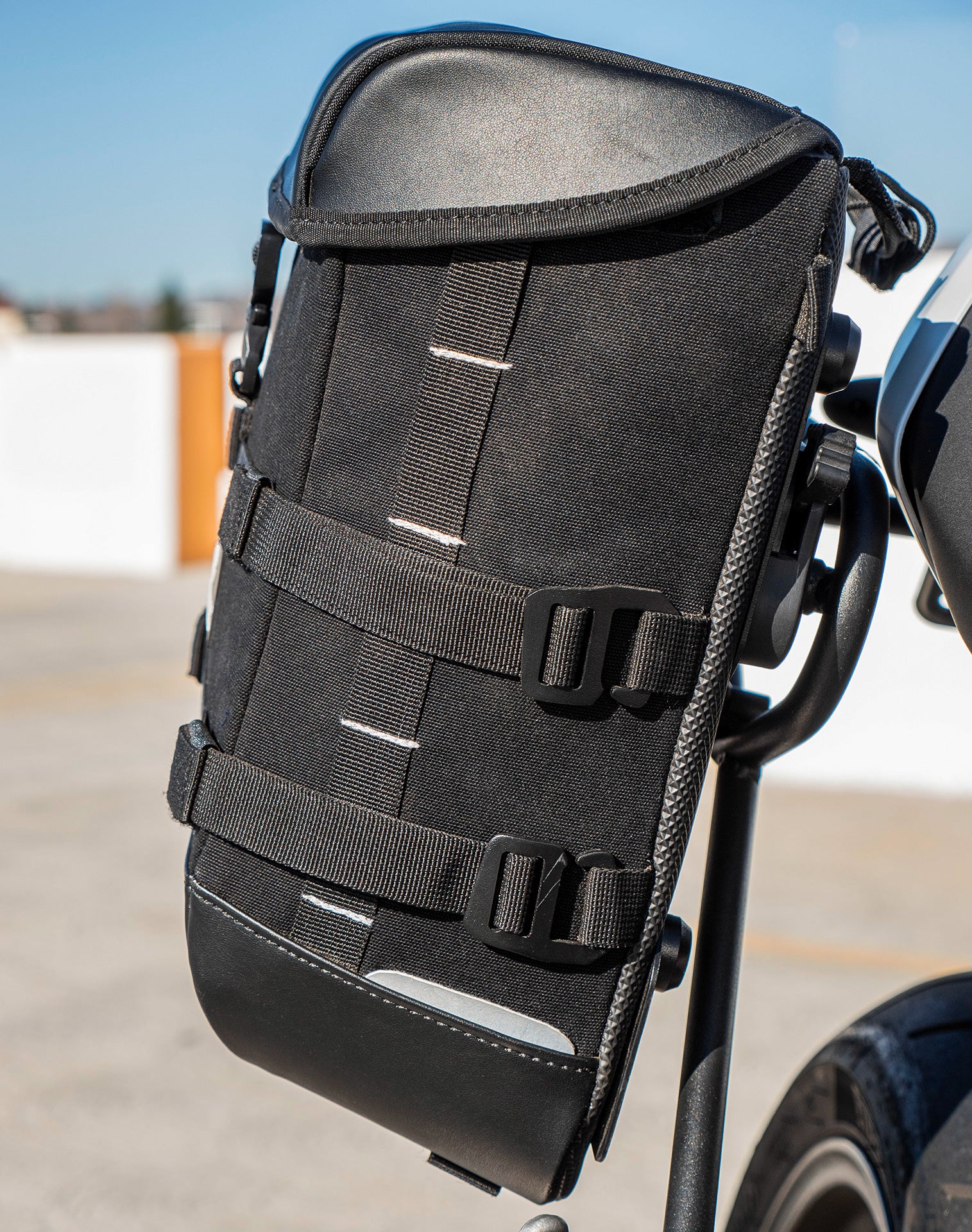 15L - Incognito Quick Mount Medium Triumph Thruxton RS Hard olo Saddlebag (Right Only) v3