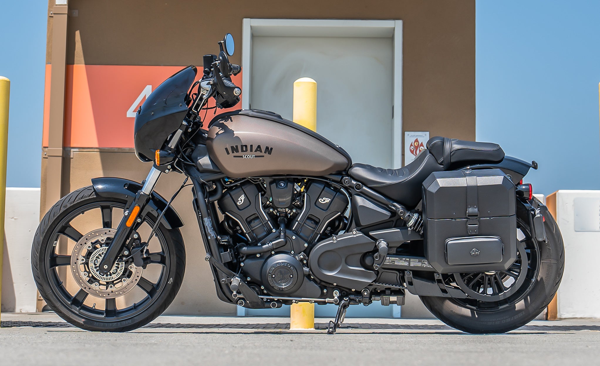 15L - Outlaw Quick-Mount Medium Indian 101 Scout Leather Wrapped Hard Saddlebags (Left Only) Lifestyle @expand